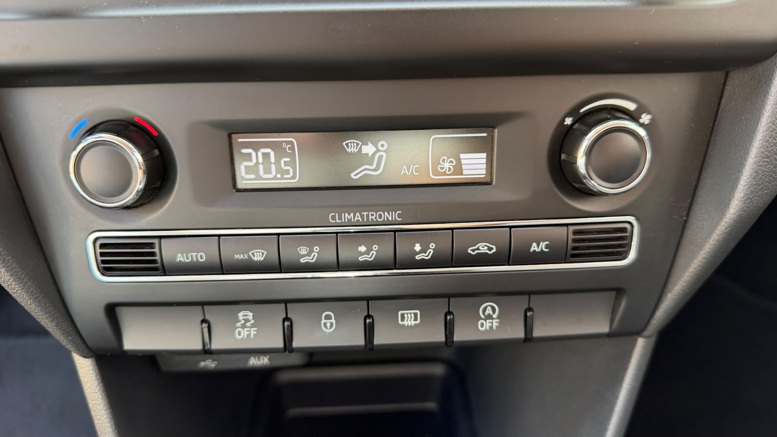 SKODA Rapid Spaceback 1.4 TSI Ambition DSG-image-11