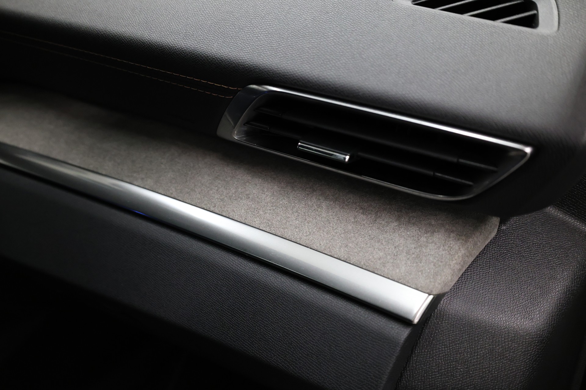 PEUGEOT 5008 1.5 BlueHDi GT Pack-image-27