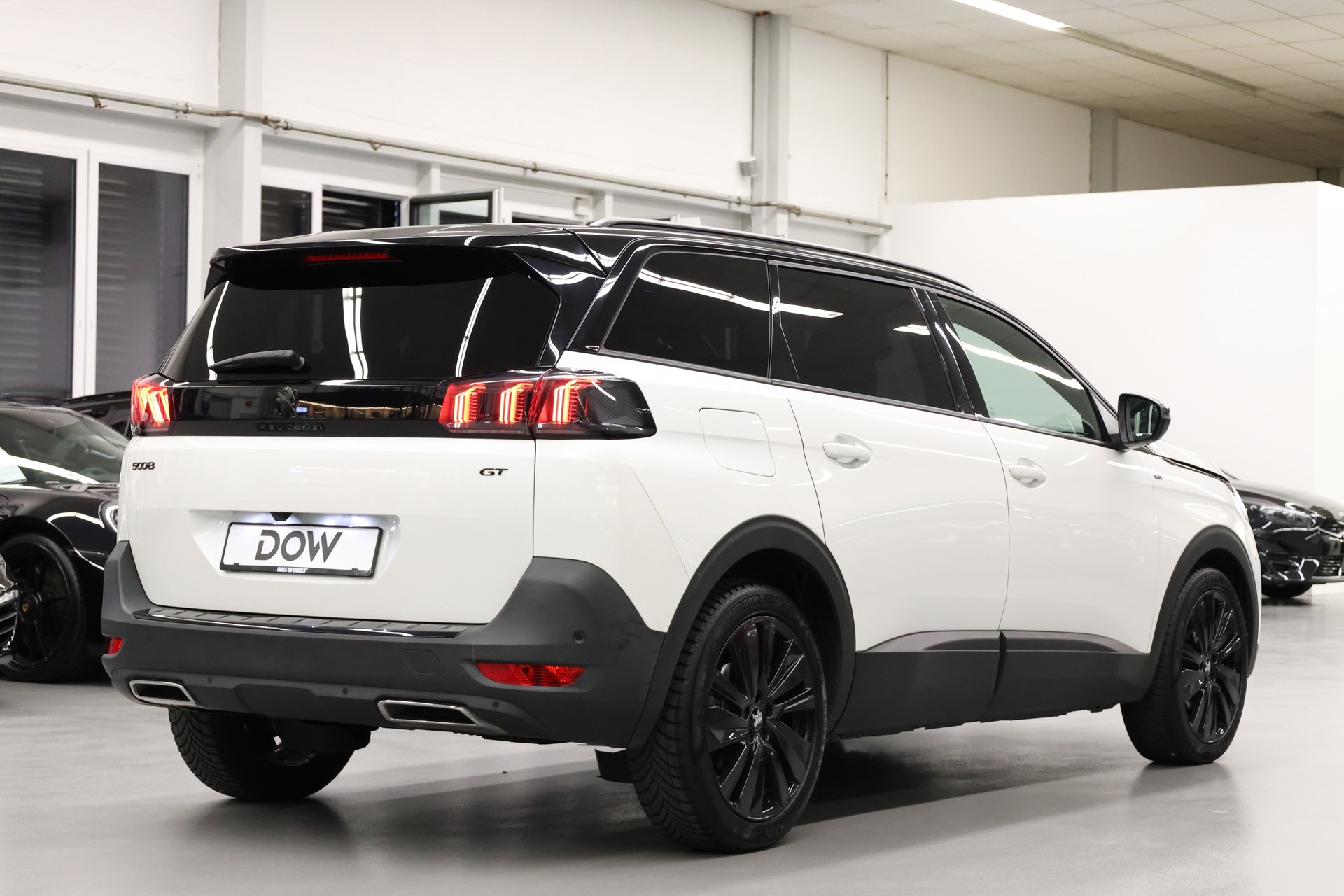 PEUGEOT 5008 1.5 BlueHDi GT Pack-image-8
