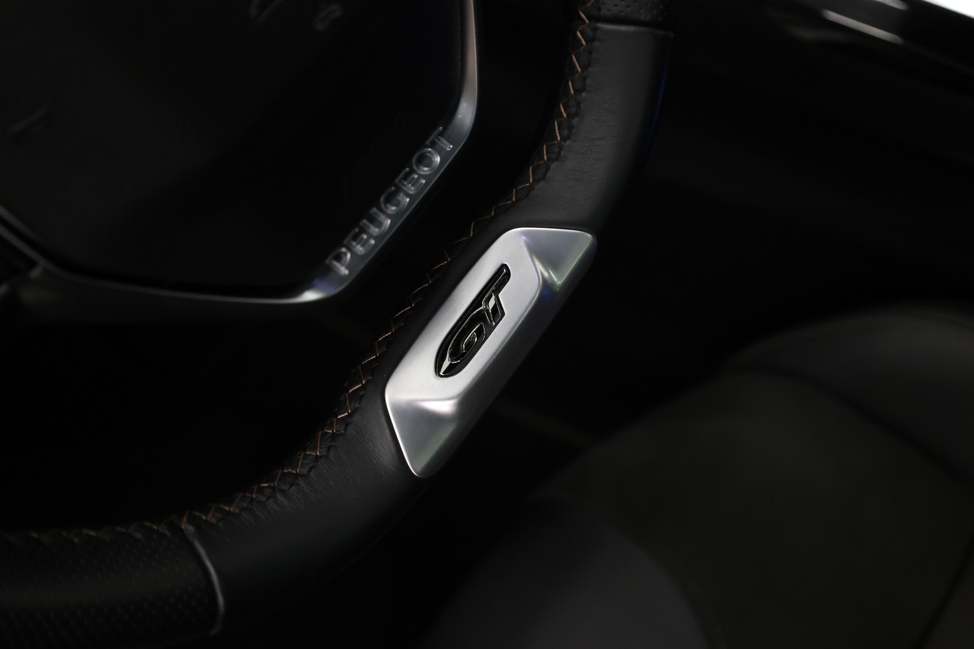 PEUGEOT 5008 1.5 BlueHDi GT Pack-image-23