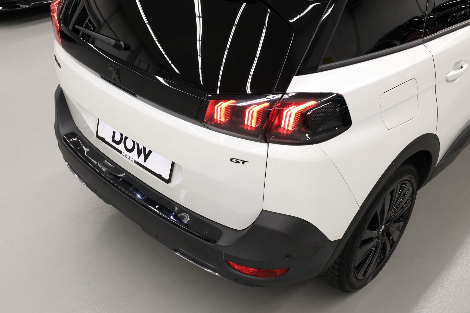 PEUGEOT 5008 1.5 BlueHDi GT Pack-image-11