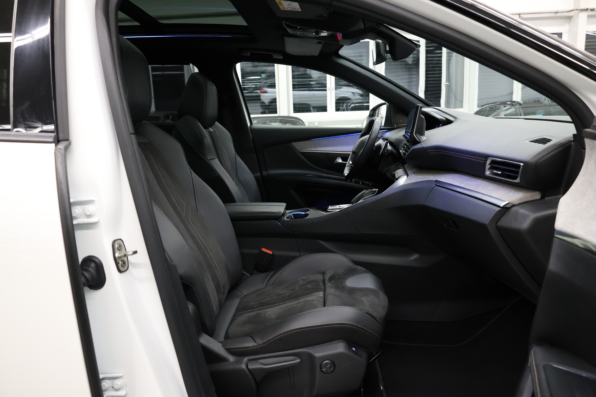 PEUGEOT 5008 1.5 BlueHDi GT Pack-image-15