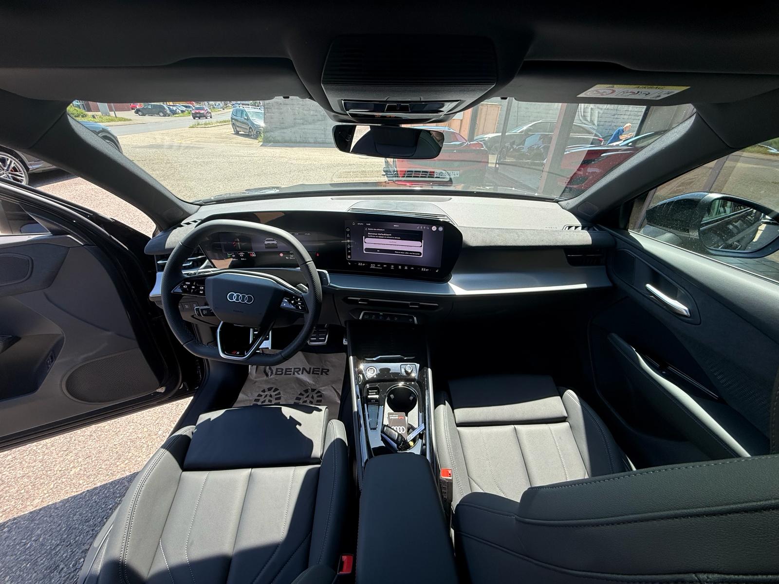 AUDI Q3 SUV e-hybrid 200 kW S tronig-image-8
