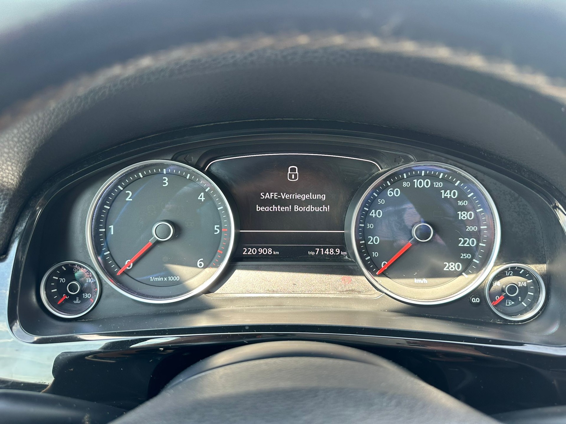 VW Touareg 3.0 TDI BMT Terrain Tech Tiptronic-image-16