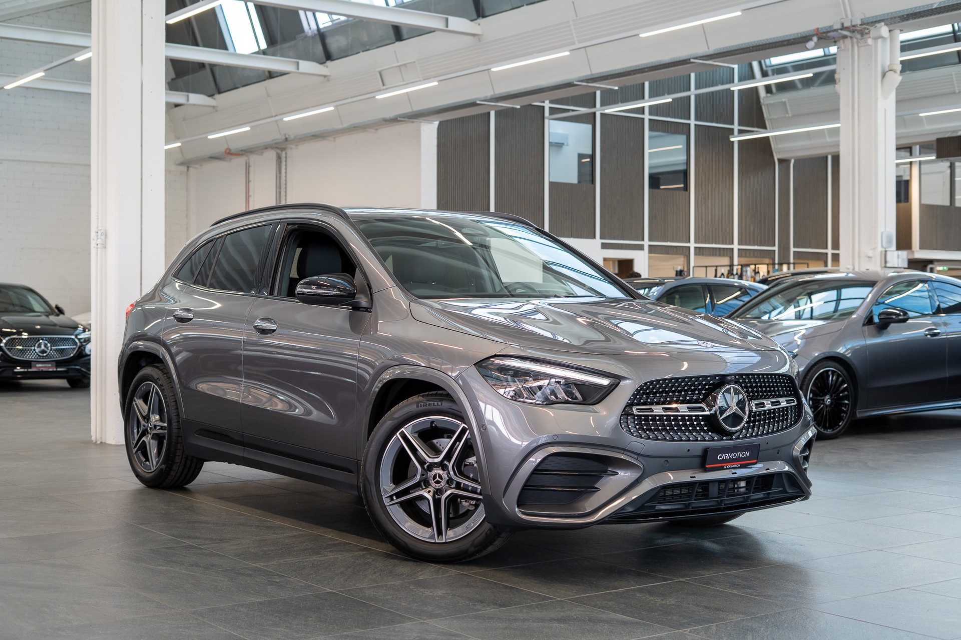 MERCEDES-BENZ GLA 200 Night Star AMG Line / Rückfahrkamera / el.Heckklappe / Ambientebeleuchtung-showroom-element-2