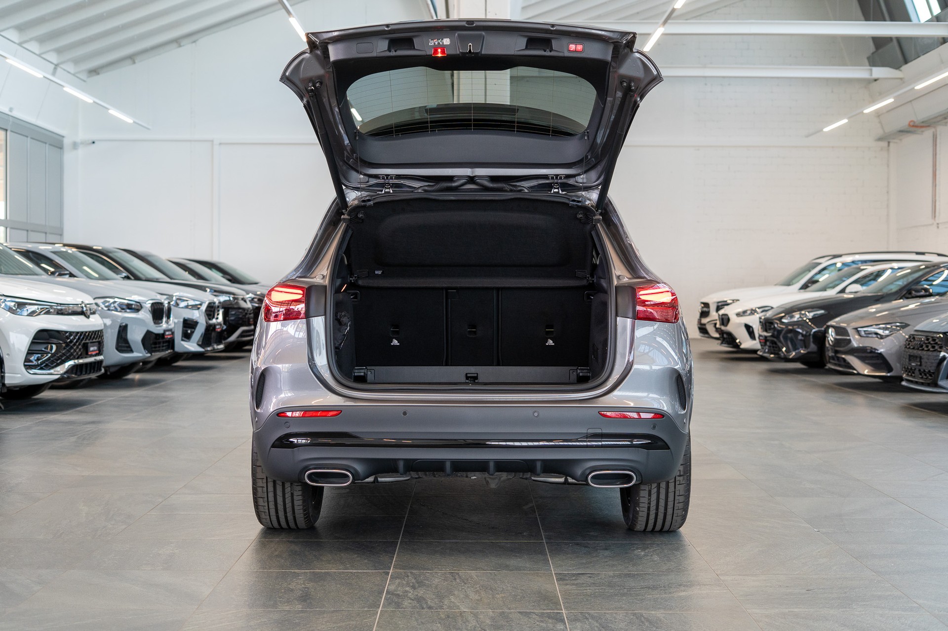 MERCEDES-BENZ GLA 200 Night Star AMG Line / Rückfahrkamera / el.Heckklappe / Ambientebeleuchtung-image-6