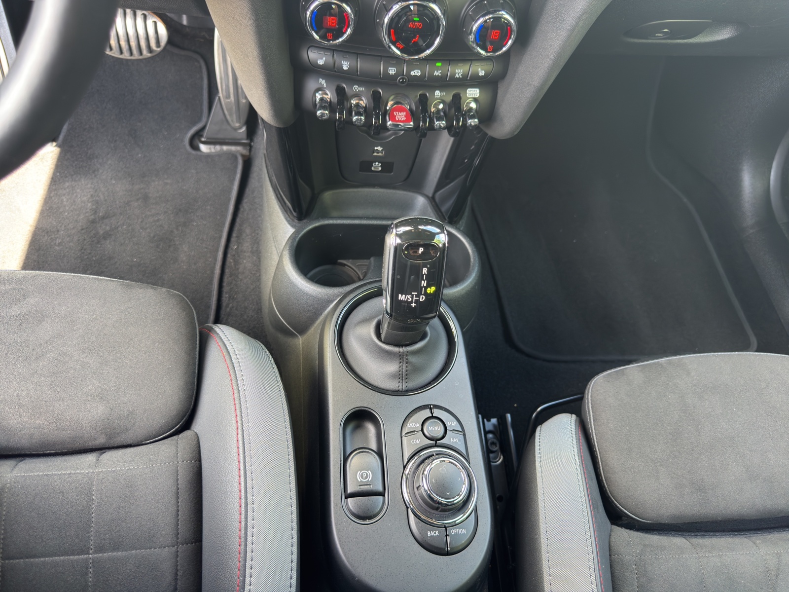 MINI Cabrio F57 2.0i John Cooper Works JOHN COOPER WORKS TRIM-image-13