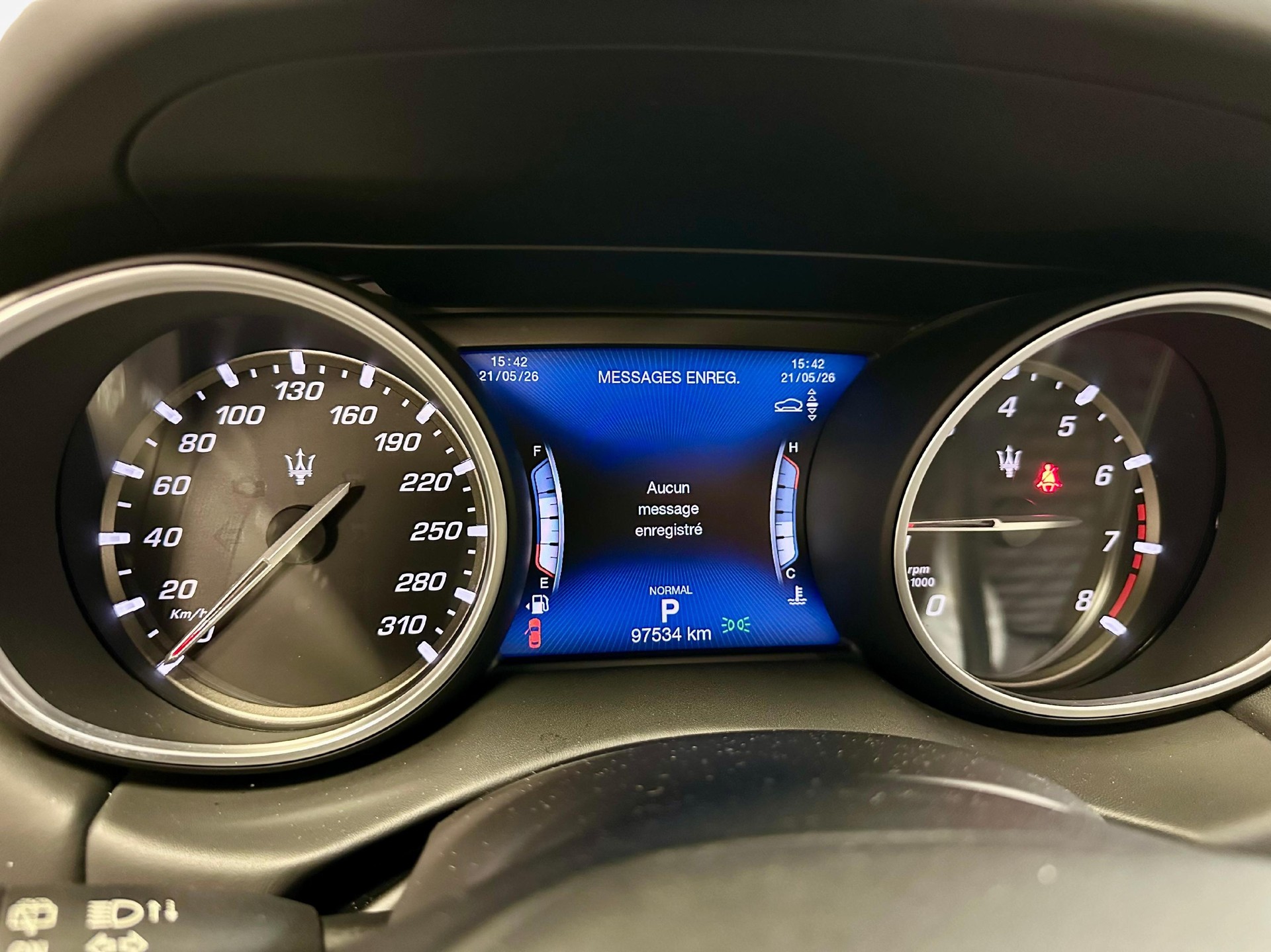MASERATI Levante 3.0 V6 GranSport-image-9