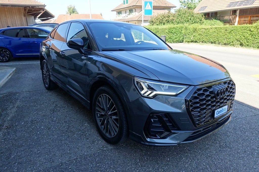 AUDI Q3 35 TFSI S line S-tronic-image-2
