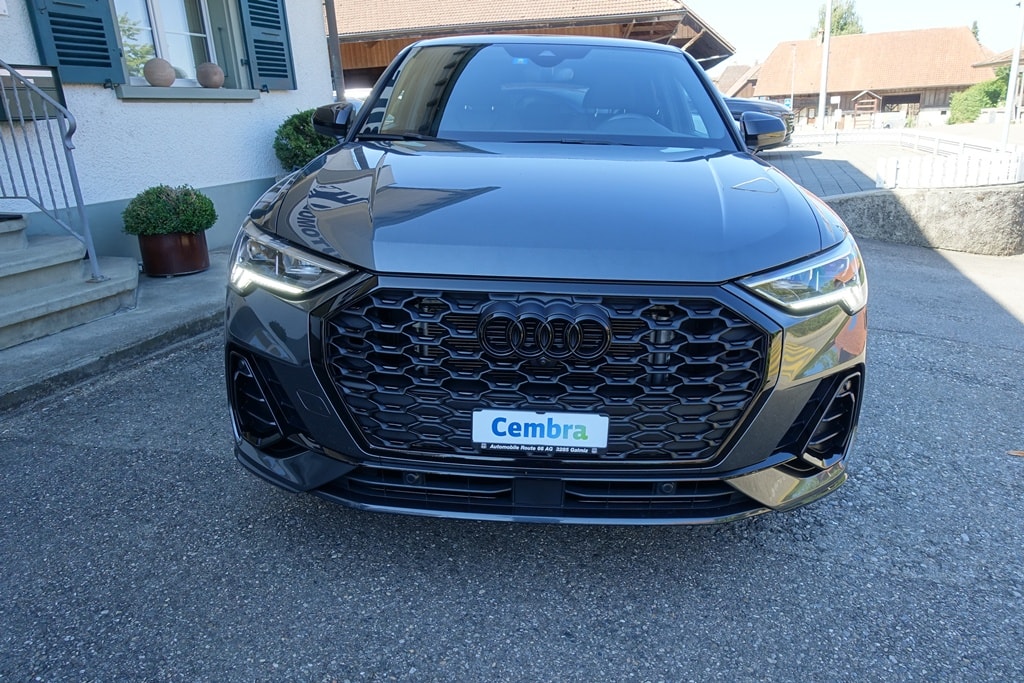 AUDI Q3 35 TFSI S line S-tronic-image-1