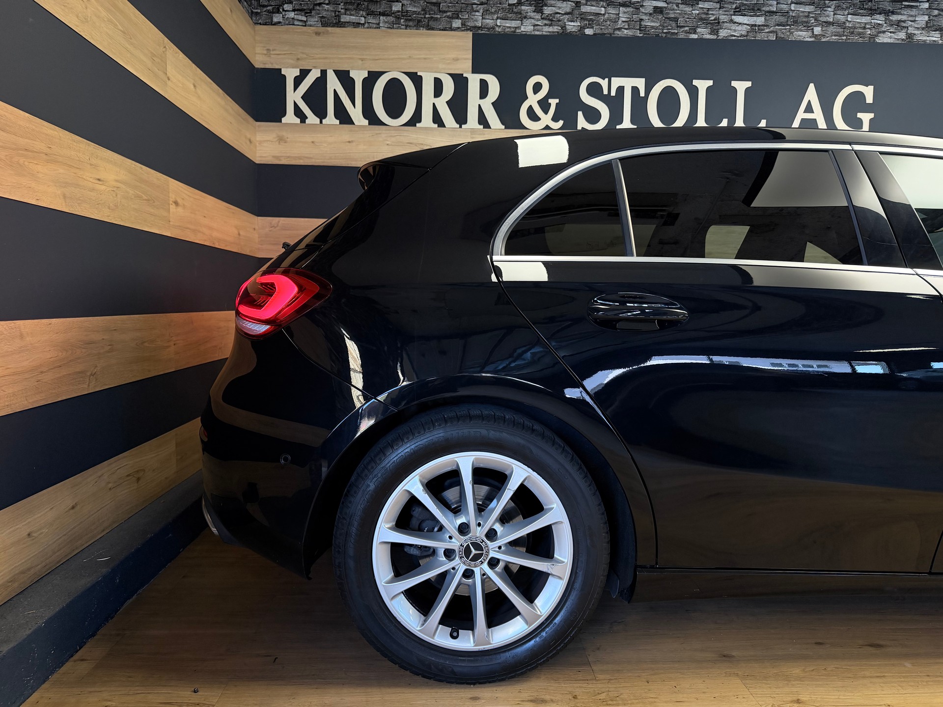 MERCEDES-BENZ A 180 Style 7G-DCT-image-3