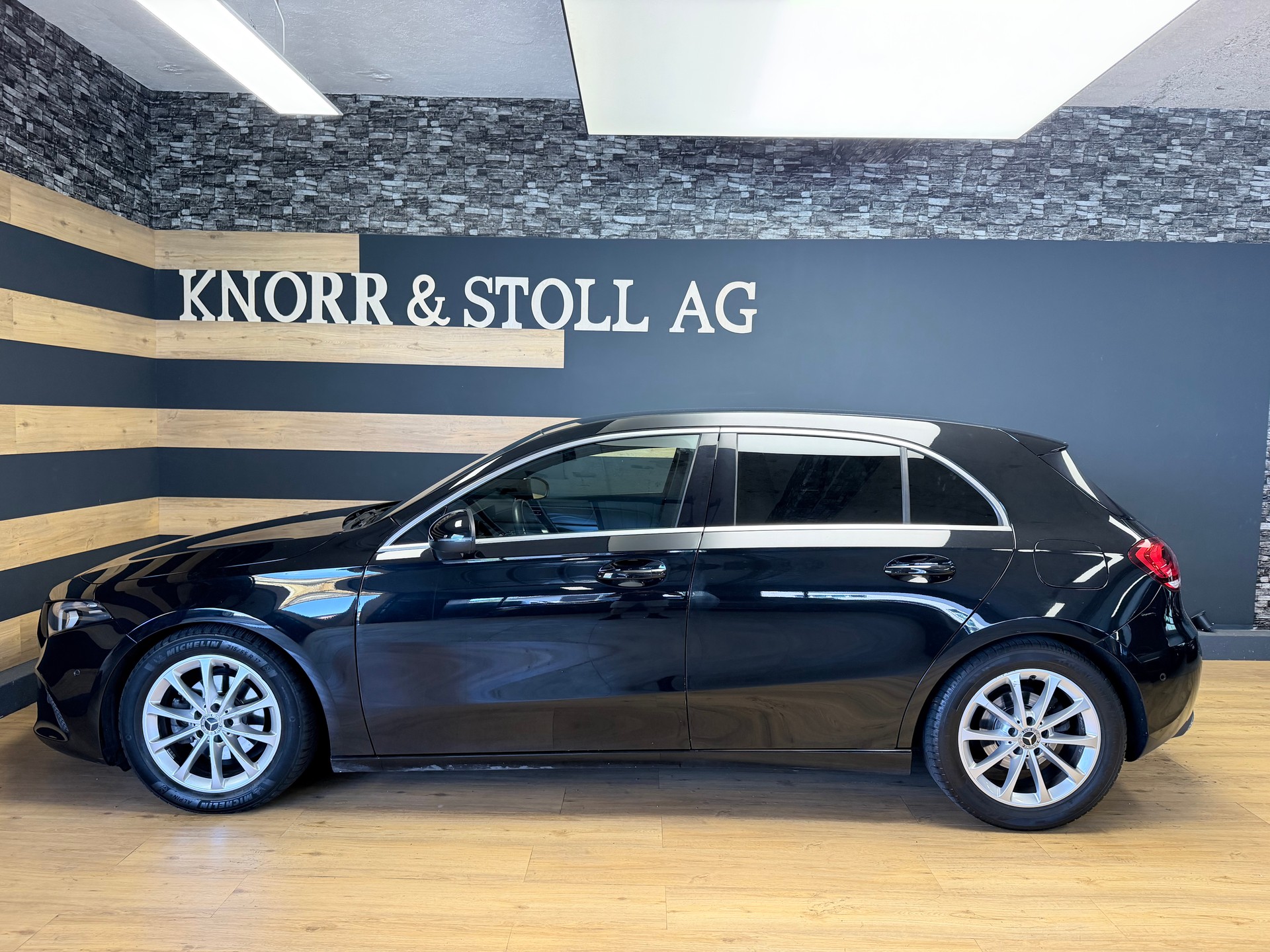 MERCEDES-BENZ A 180 Style 7G-DCT-image-8