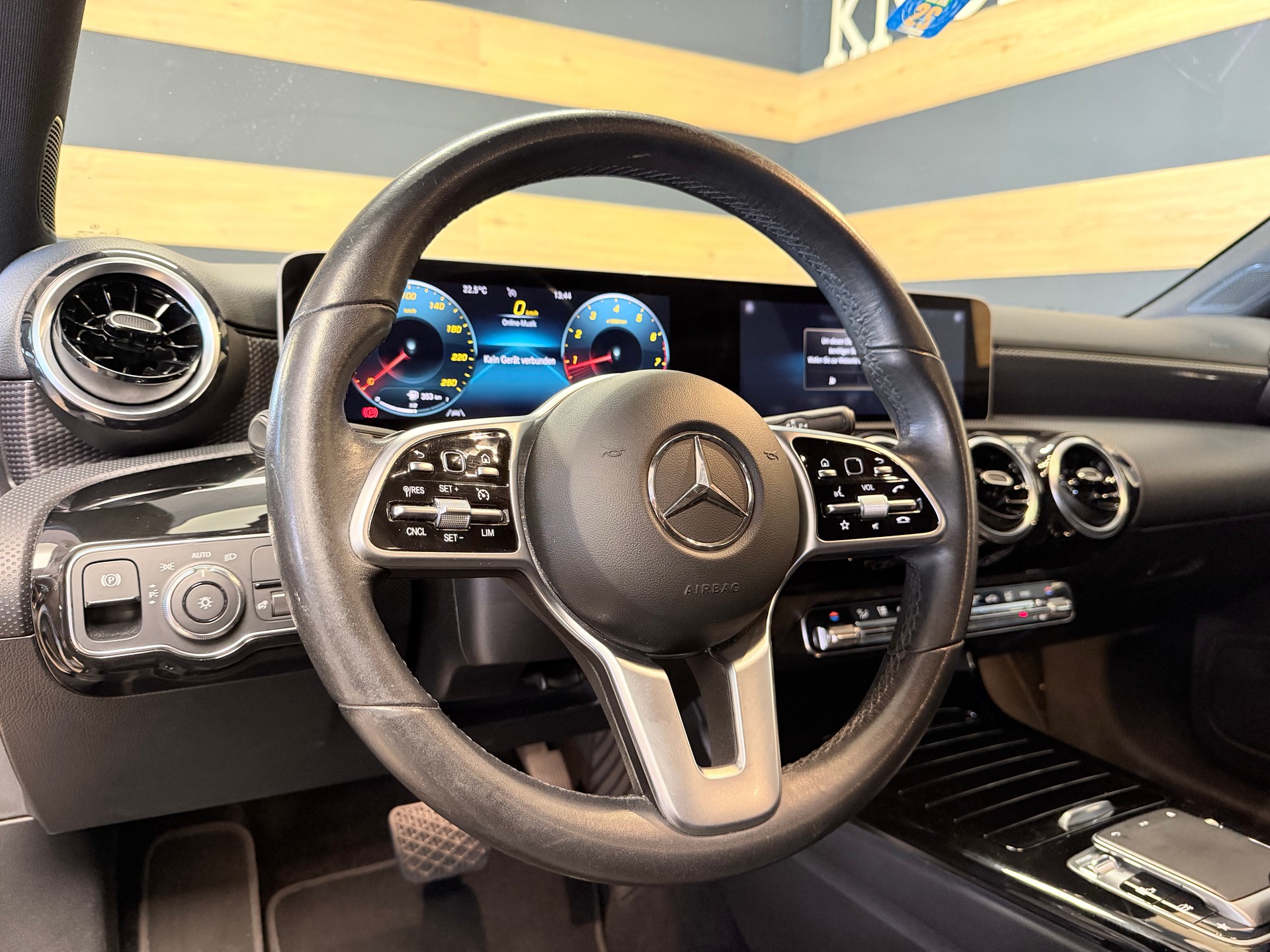 MERCEDES-BENZ A 180 Style 7G-DCT-image-12