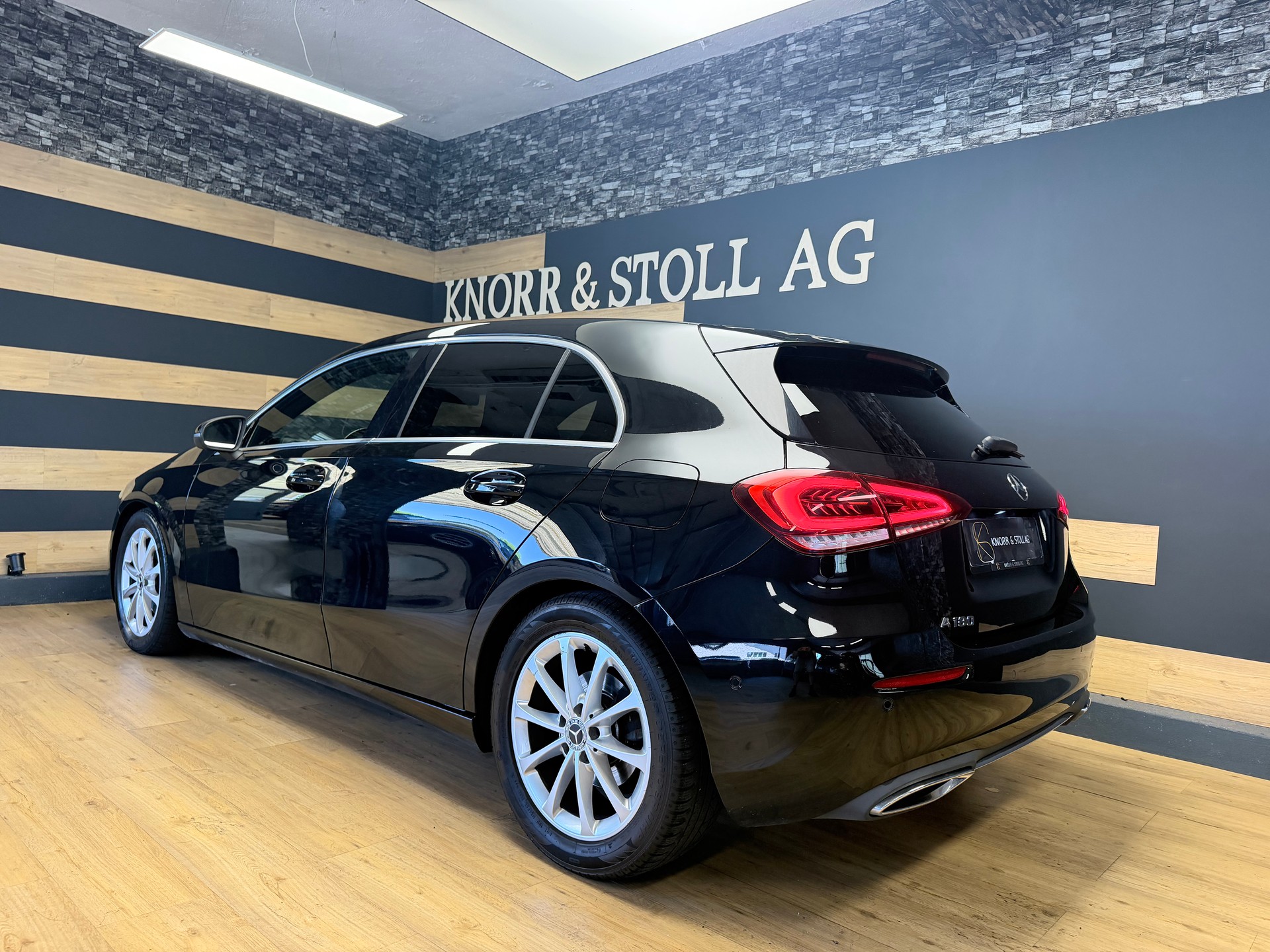 MERCEDES-BENZ A 180 Style 7G-DCT-image-7