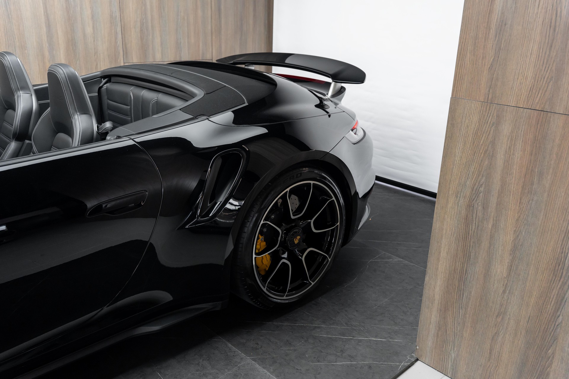 PORSCHE 911 Turbo S Cabriolet PDK-image-22