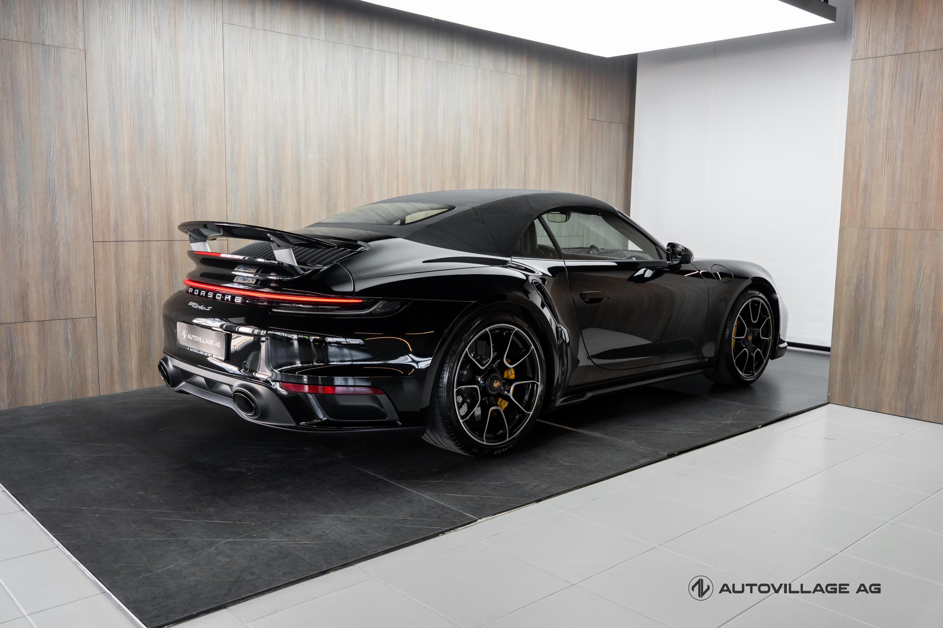PORSCHE 911 Turbo S Cabriolet PDK-showroom-element-2