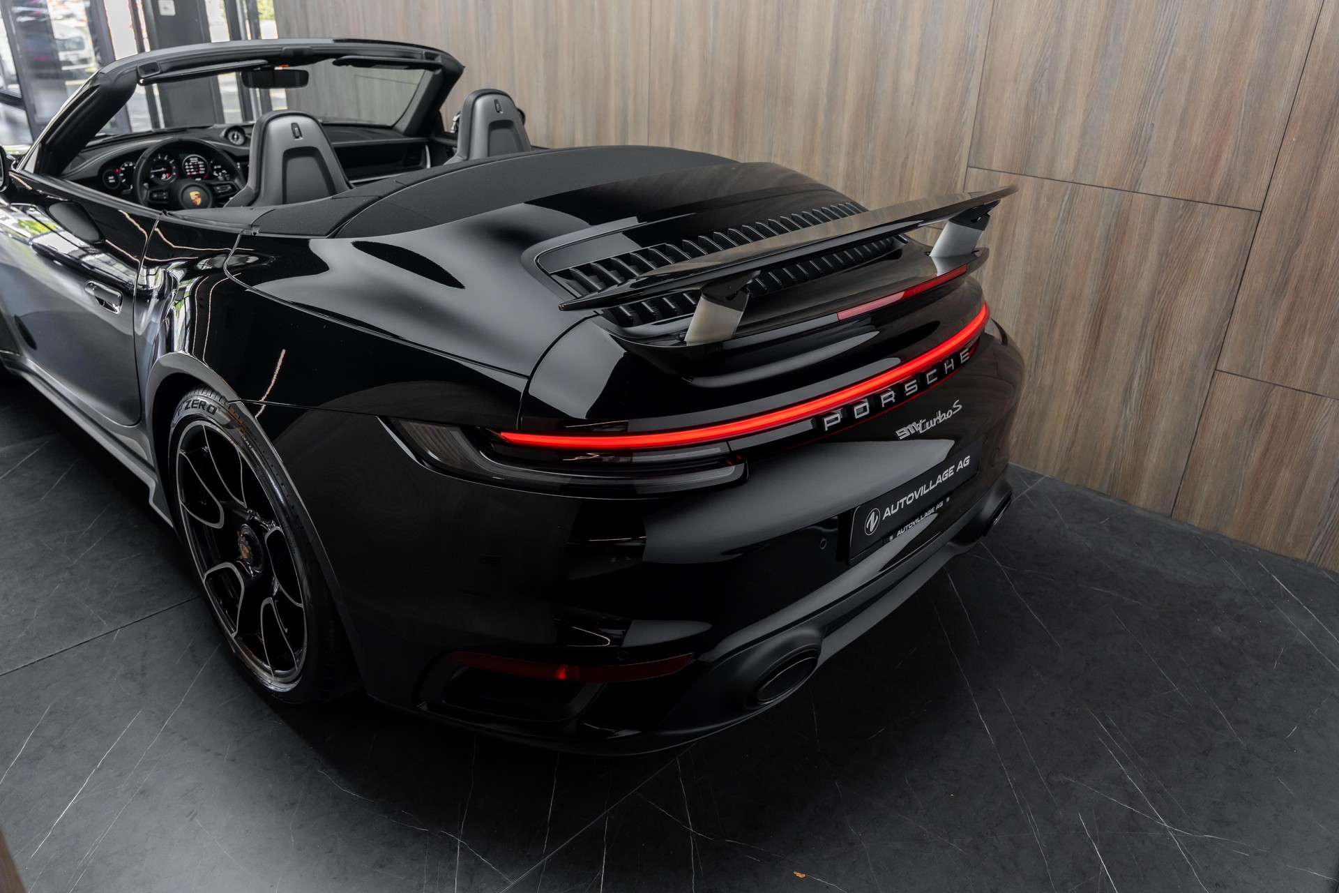 PORSCHE 911 Turbo S Cabriolet PDK-image-24