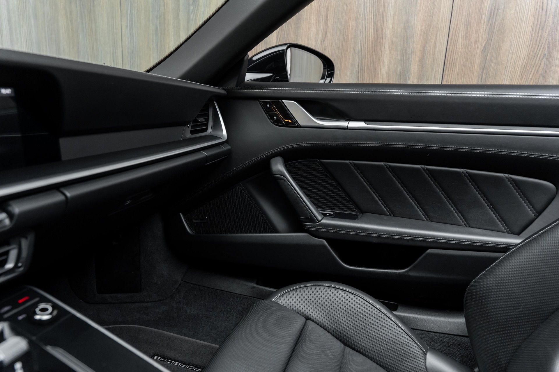 PORSCHE 911 Turbo S Cabriolet PDK-image-16