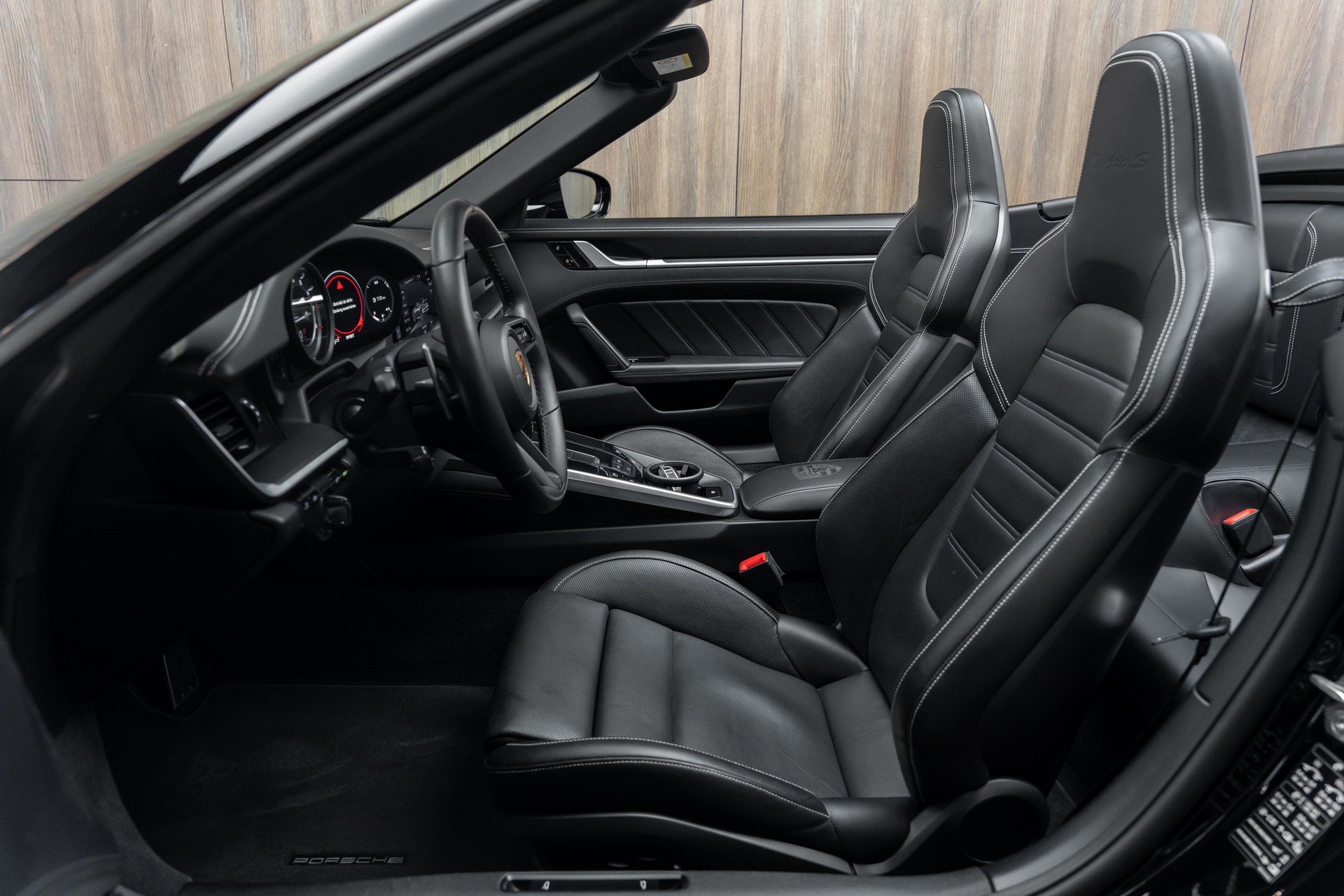 PORSCHE 911 Turbo S Cabriolet PDK-image-4