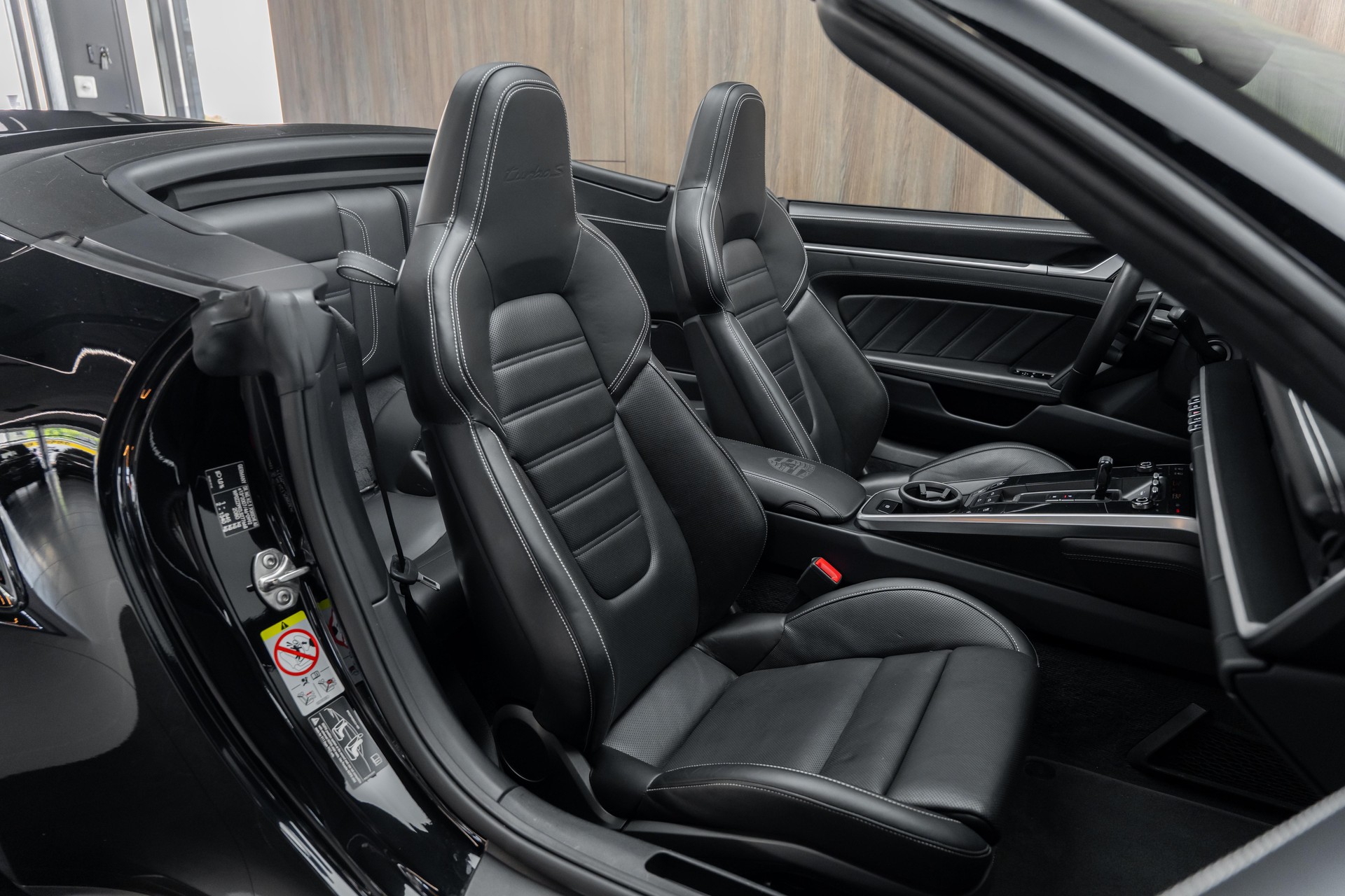 PORSCHE 911 Turbo S Cabriolet PDK-image-9