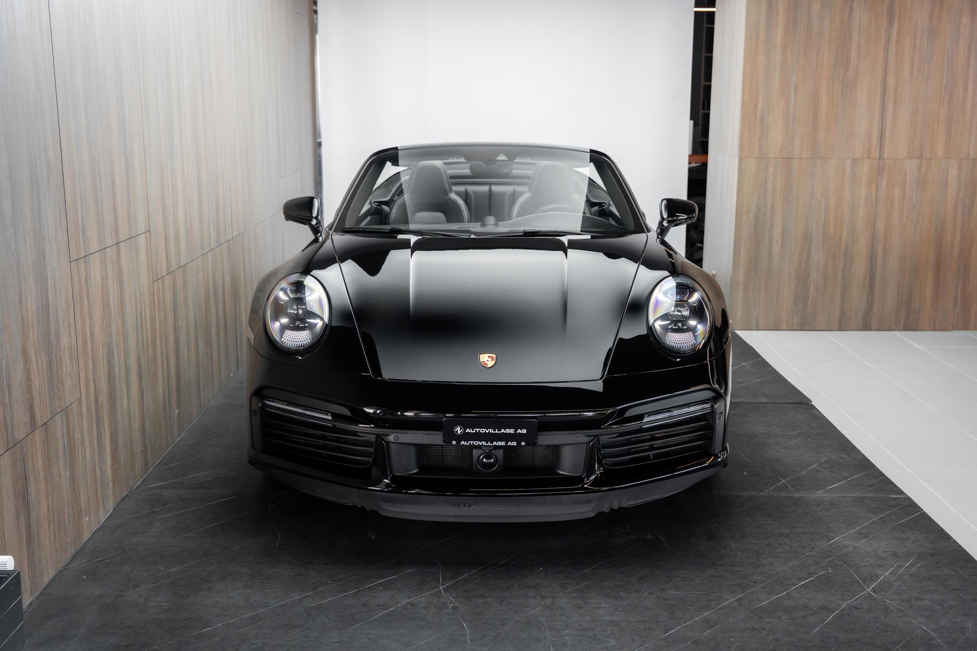 PORSCHE 911 Turbo S Cabriolet PDK-image-27
