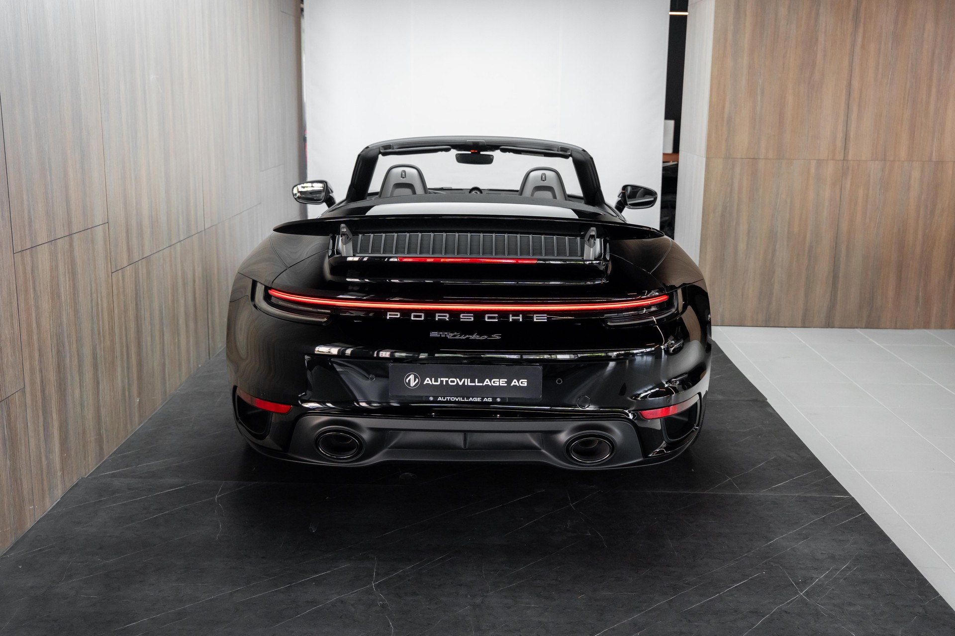 PORSCHE 911 Turbo S Cabriolet PDK-image-28