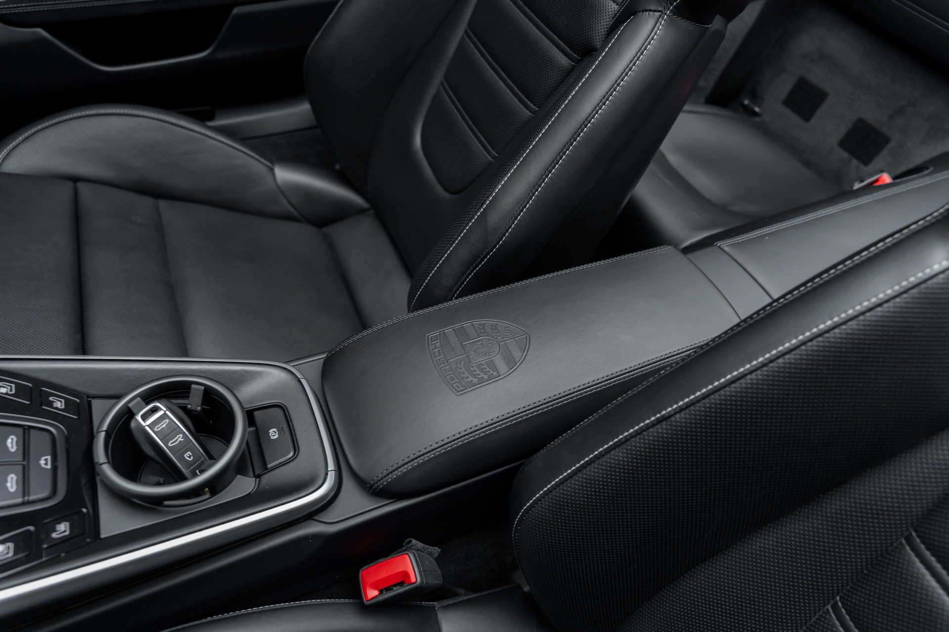 PORSCHE 911 Turbo S Cabriolet PDK-image-15