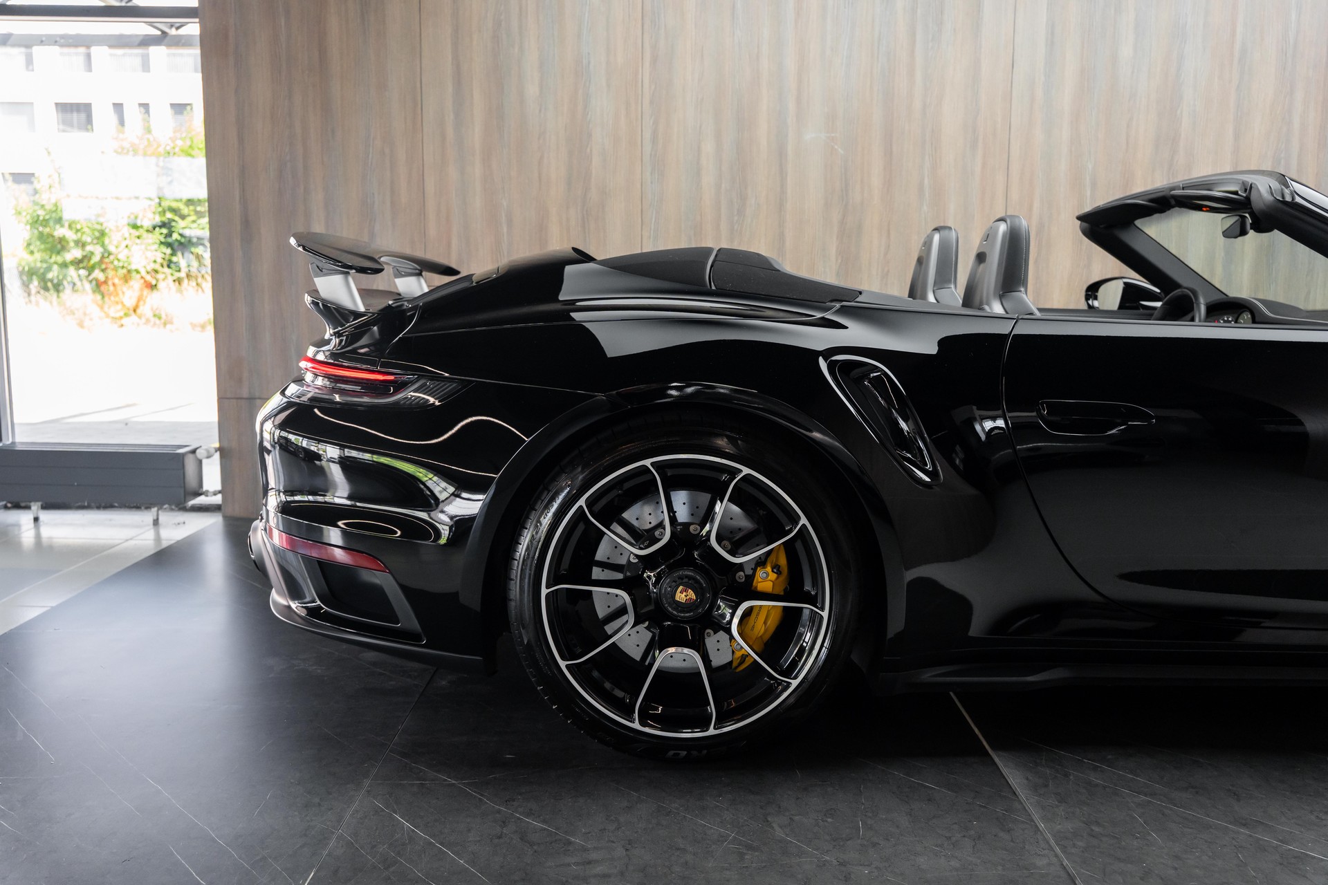 PORSCHE 911 Turbo S Cabriolet PDK-image-30