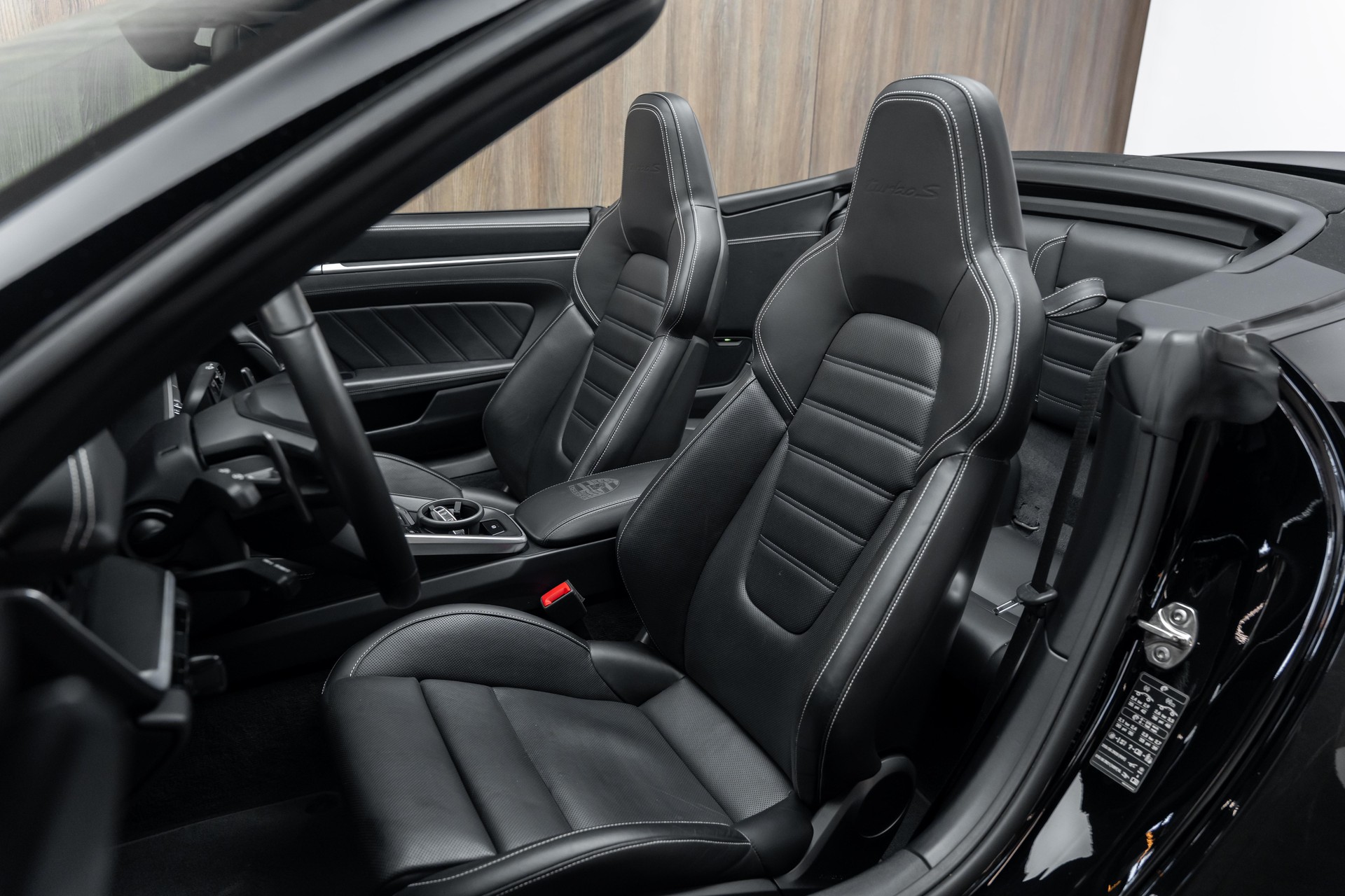 PORSCHE 911 Turbo S Cabriolet PDK-image-5