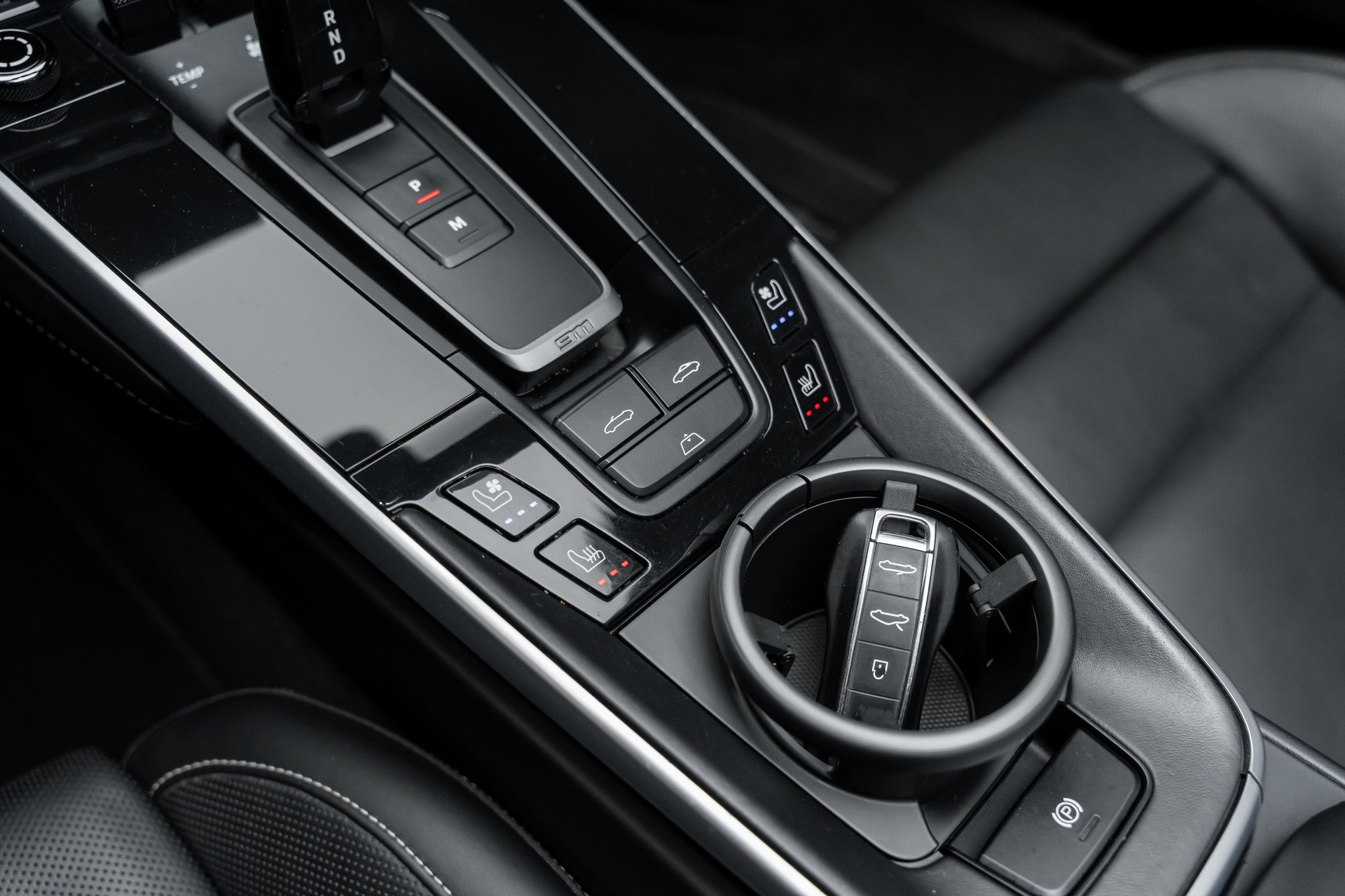 PORSCHE 911 Turbo S Cabriolet PDK-image-14