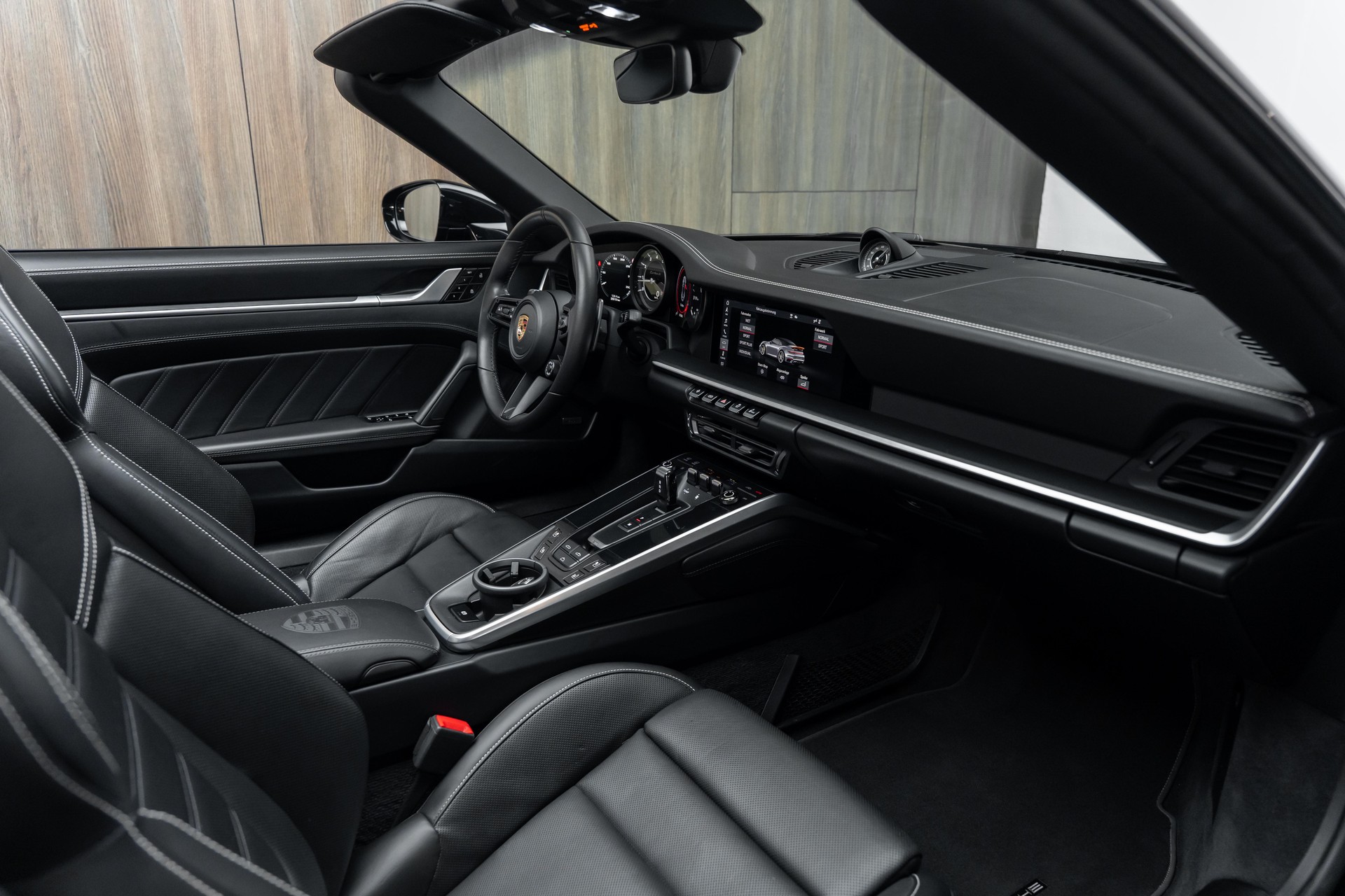 PORSCHE 911 Turbo S Cabriolet PDK-image-8