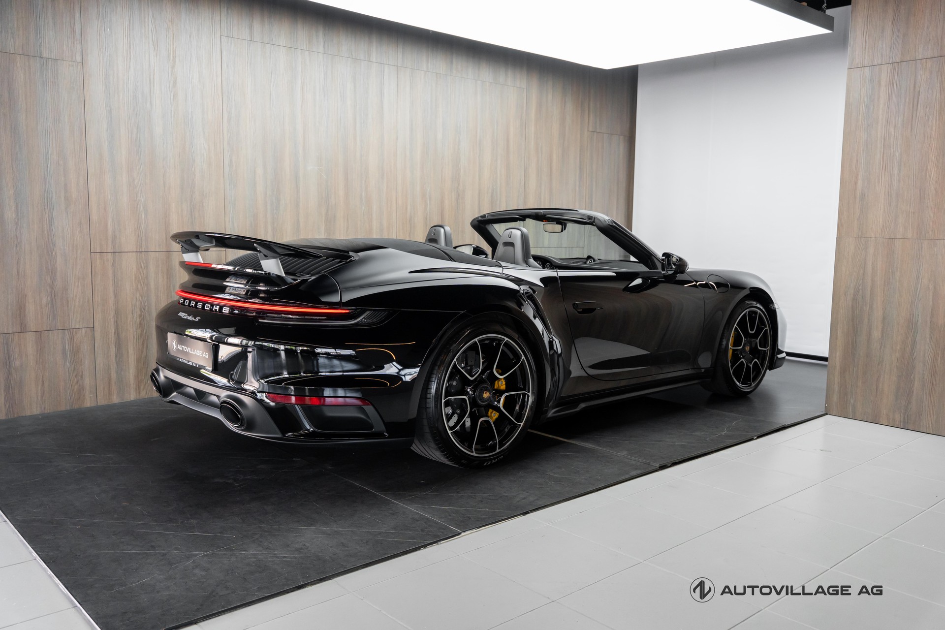 PORSCHE 911 Turbo S Cabriolet PDK-showroom-element-1