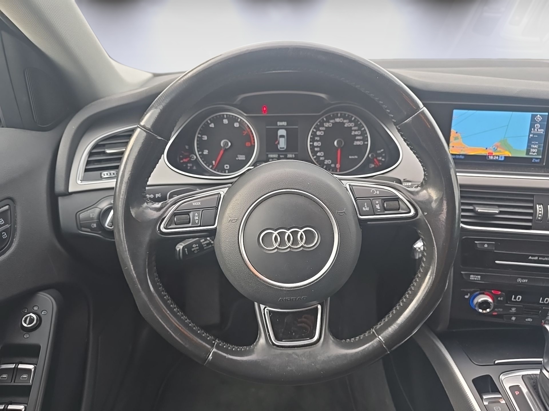 AUDI A4 Avant 2.0 TFSI quattro s-tronic-image-10