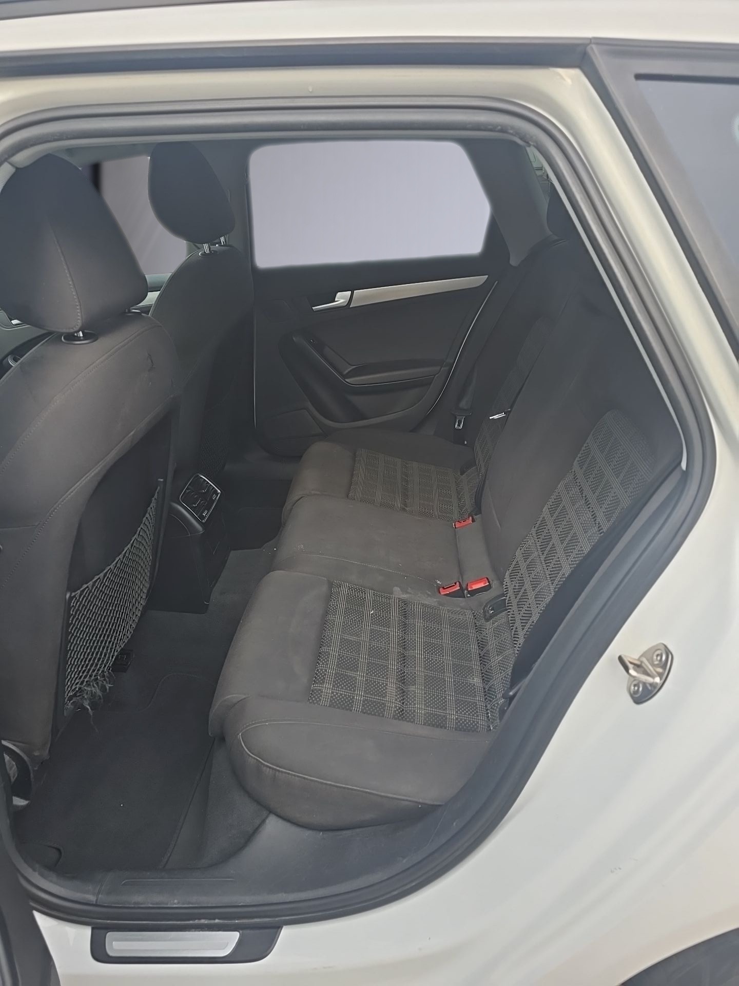 AUDI A4 Avant 2.0 TFSI quattro s-tronic-image-16