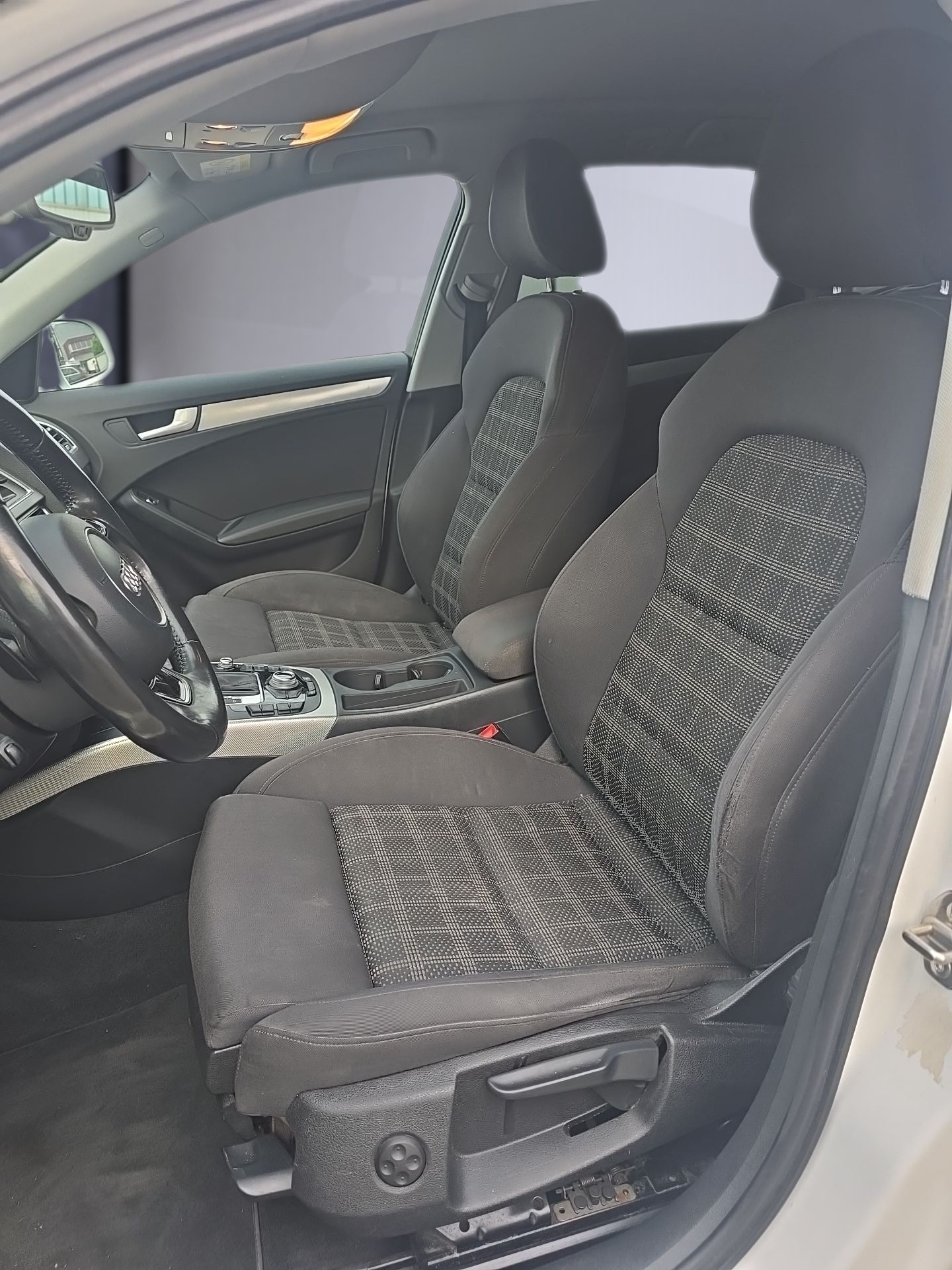 AUDI A4 Avant 2.0 TFSI quattro s-tronic-image-15
