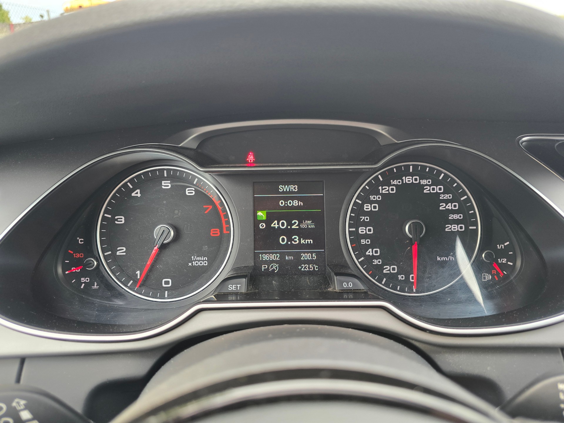 AUDI A4 Avant 2.0 TFSI quattro s-tronic-image-14