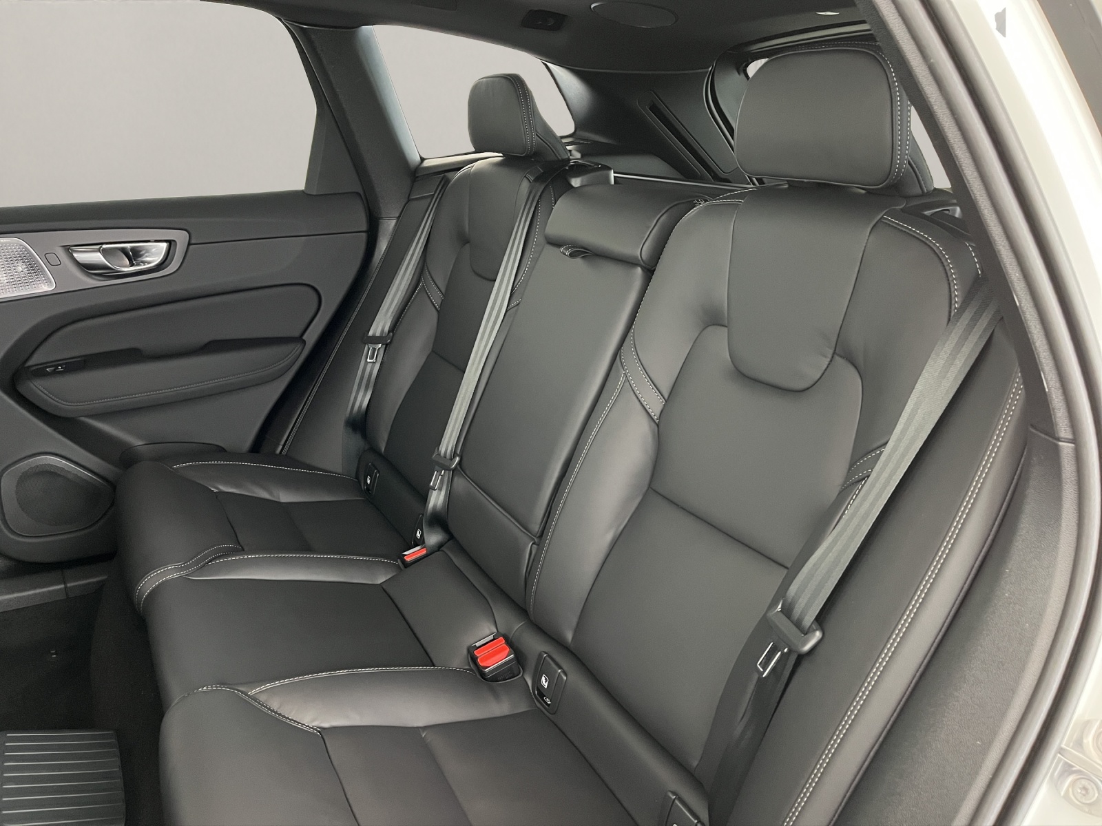 VOLVO XC60 2.0 T8 TE Black Edition eAWD-image-14