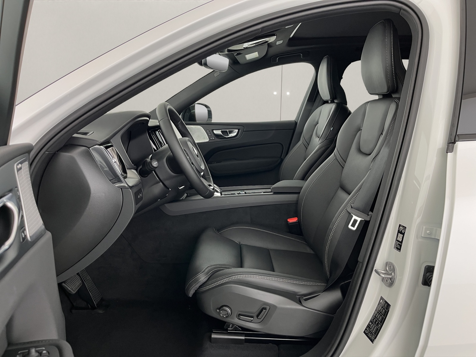 VOLVO XC60 2.0 T8 TE Black Edition eAWD-image-8