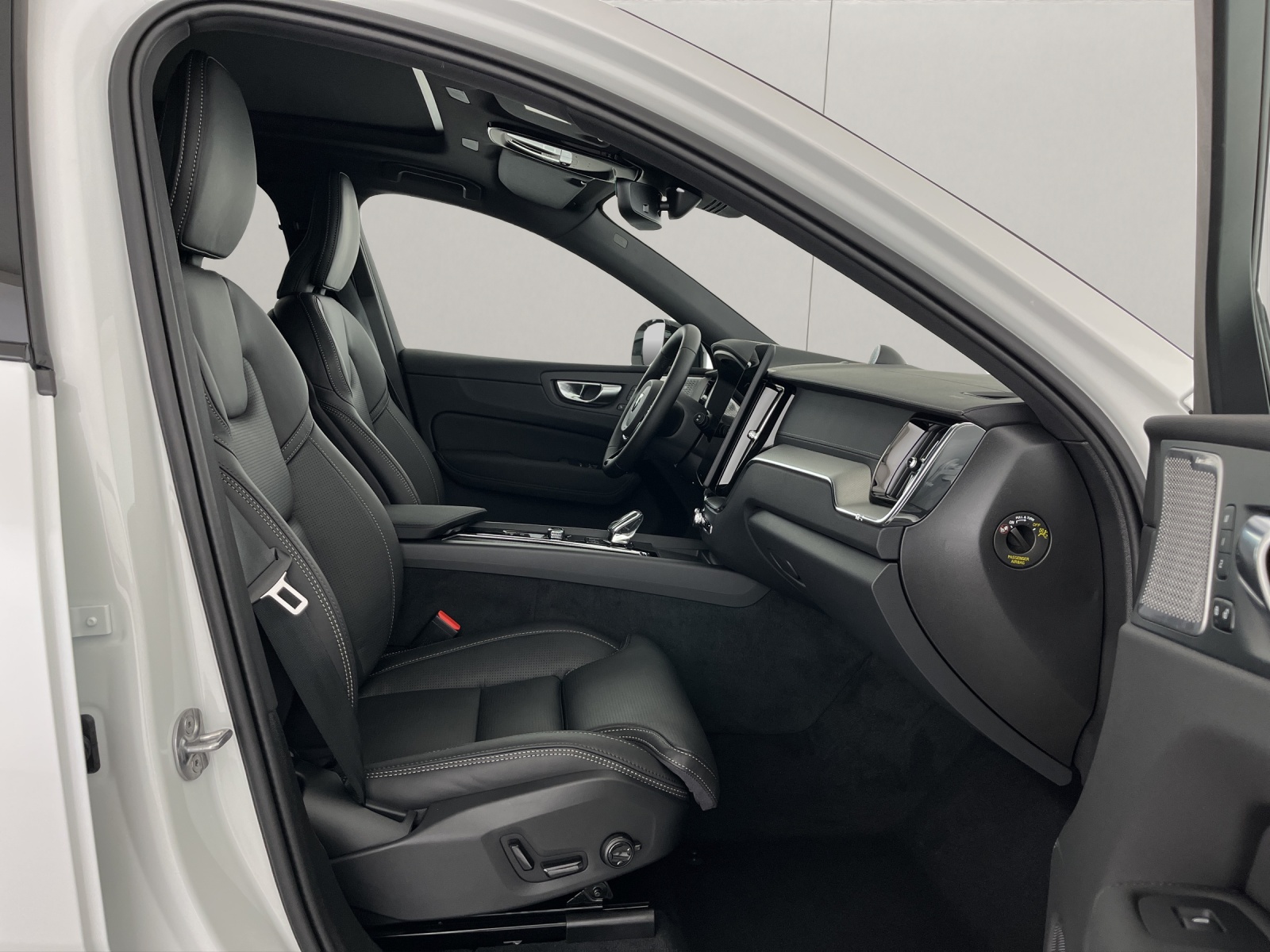 VOLVO XC60 2.0 T8 TE Black Edition eAWD-image-11
