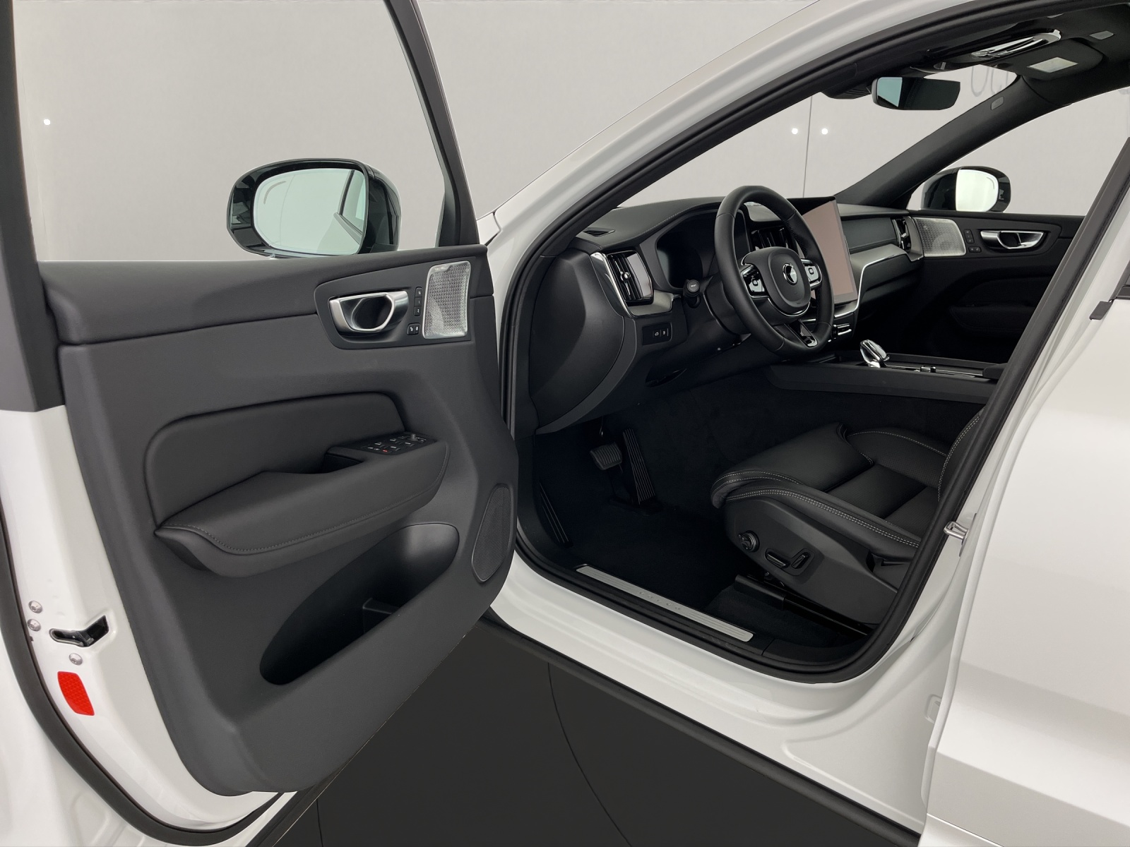 VOLVO XC60 2.0 T8 TE Black Edition eAWD-image-7