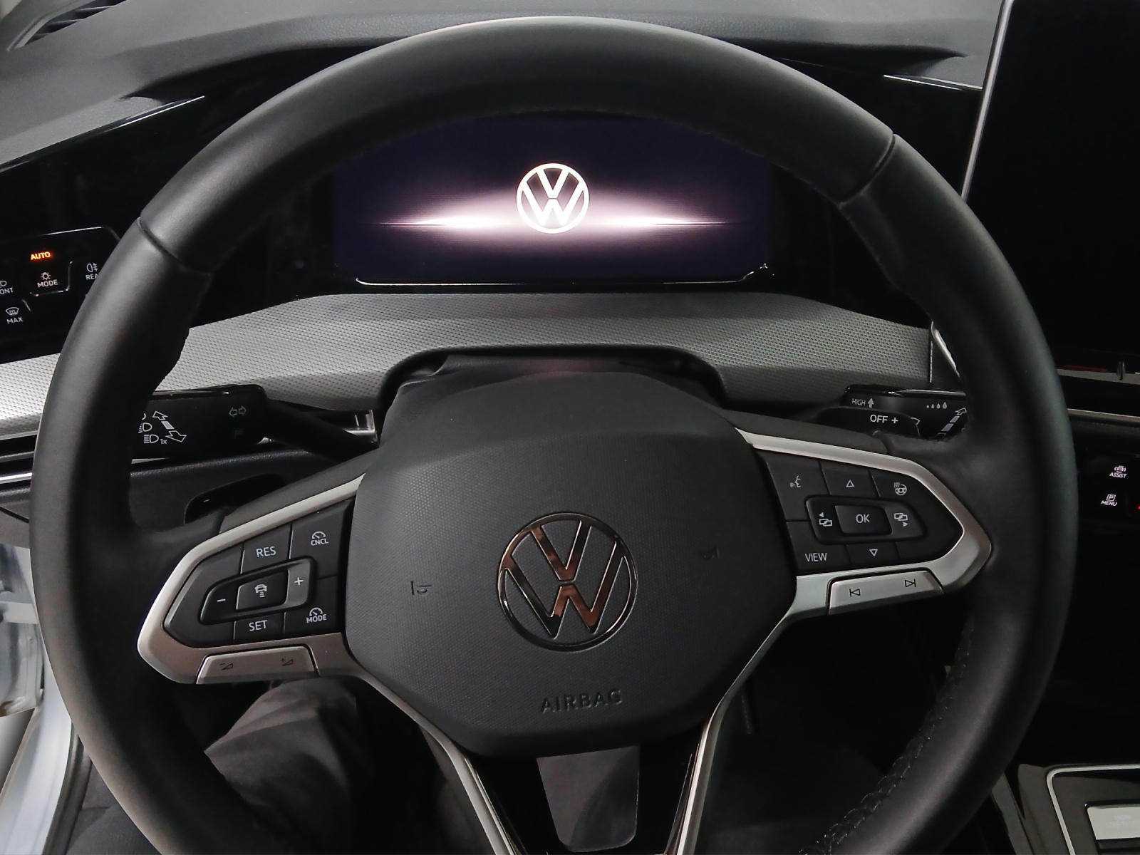 VW Golf 1.5 e TSI mHEV Style DSG-image-9