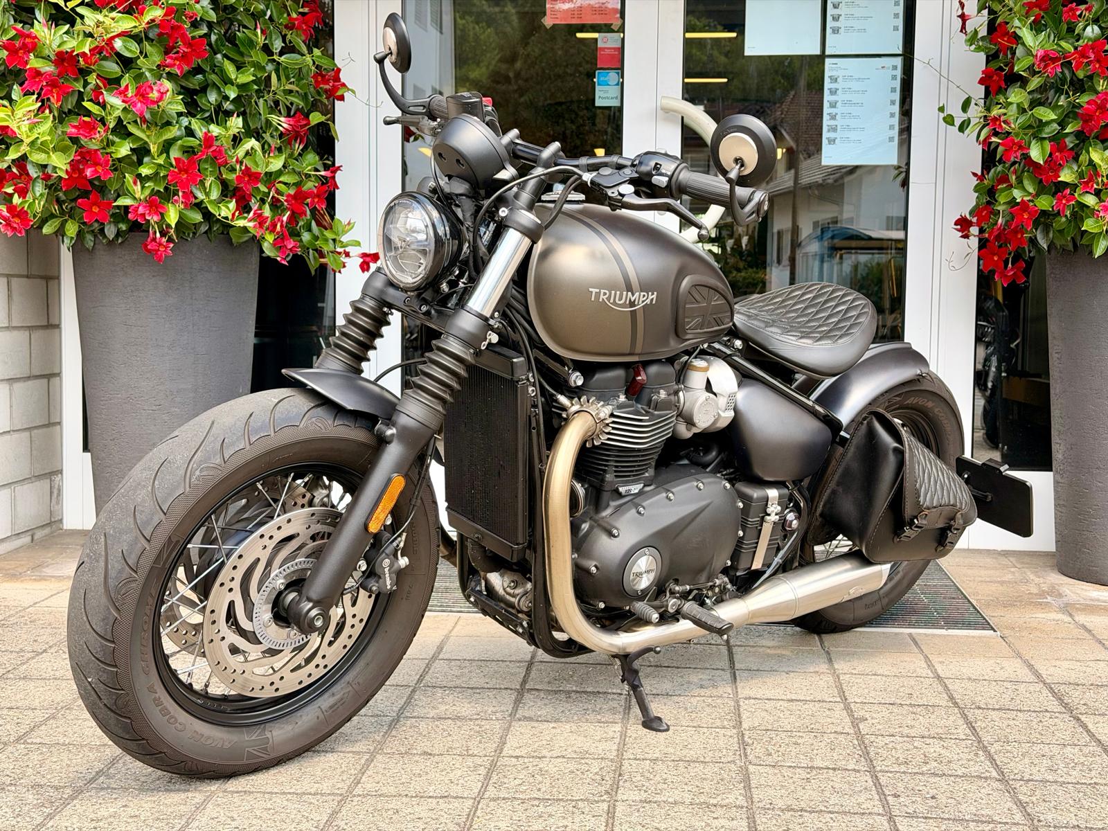 TRIUMPH Bonneville 1200 Bobber-image-5