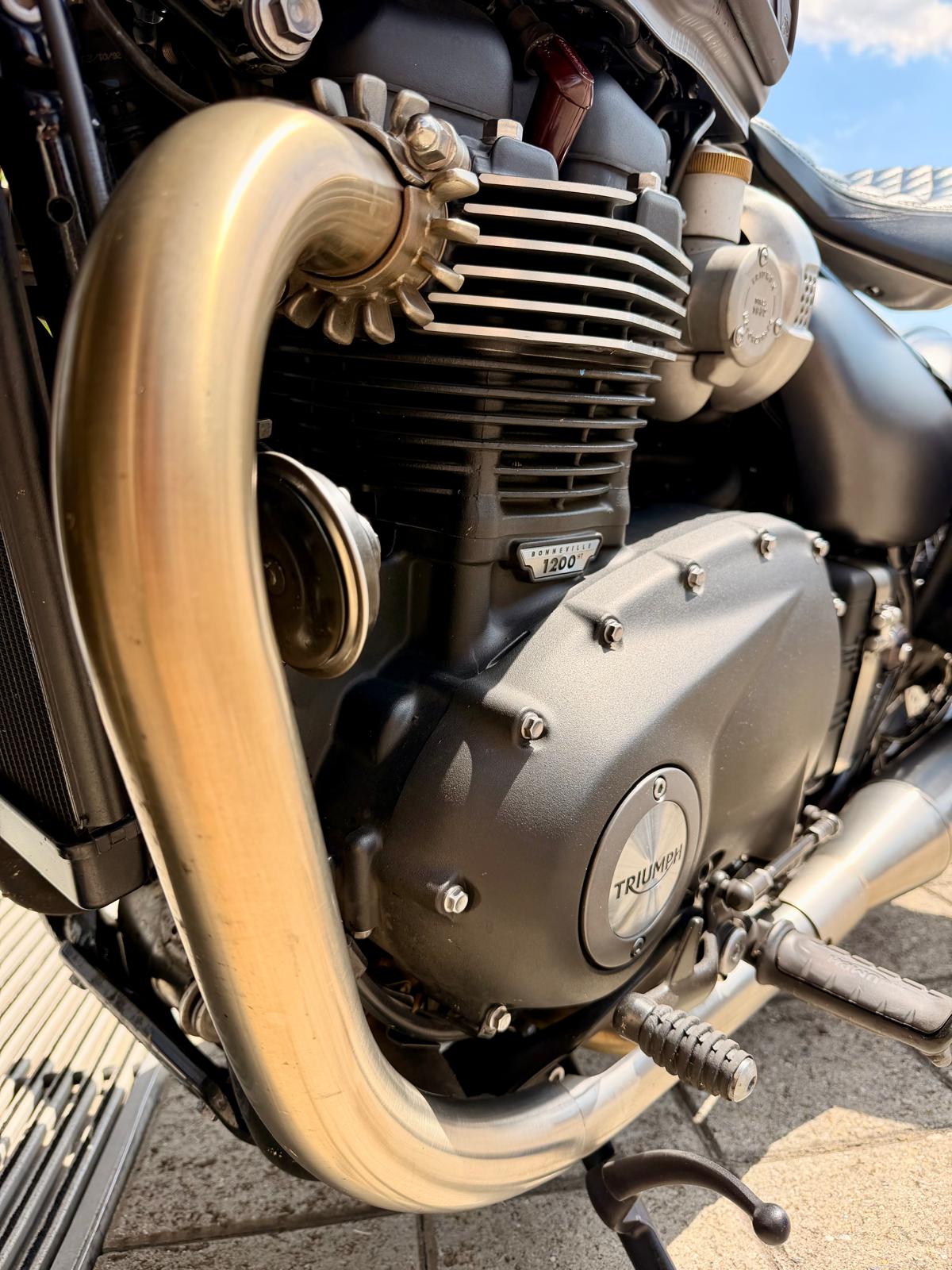 TRIUMPH Bonneville 1200 Bobber-image-11