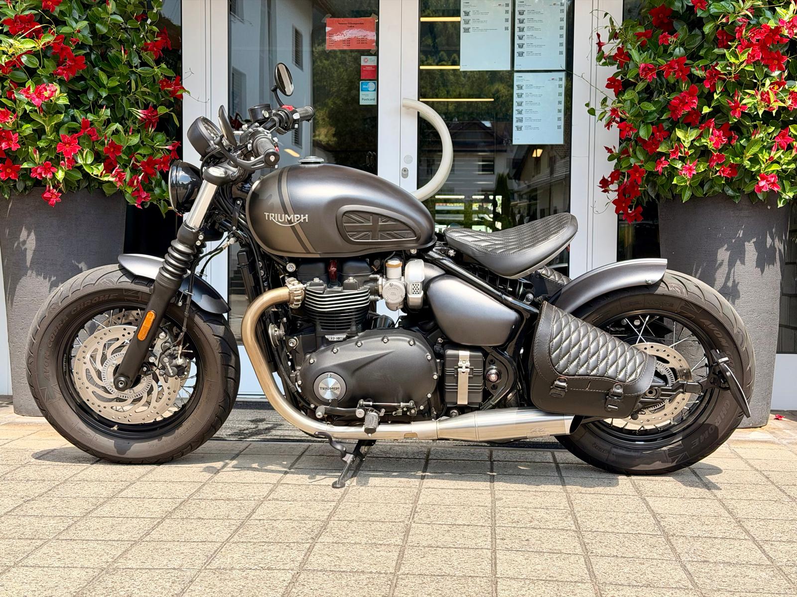 TRIUMPH Bonneville 1200 Bobber-image-4