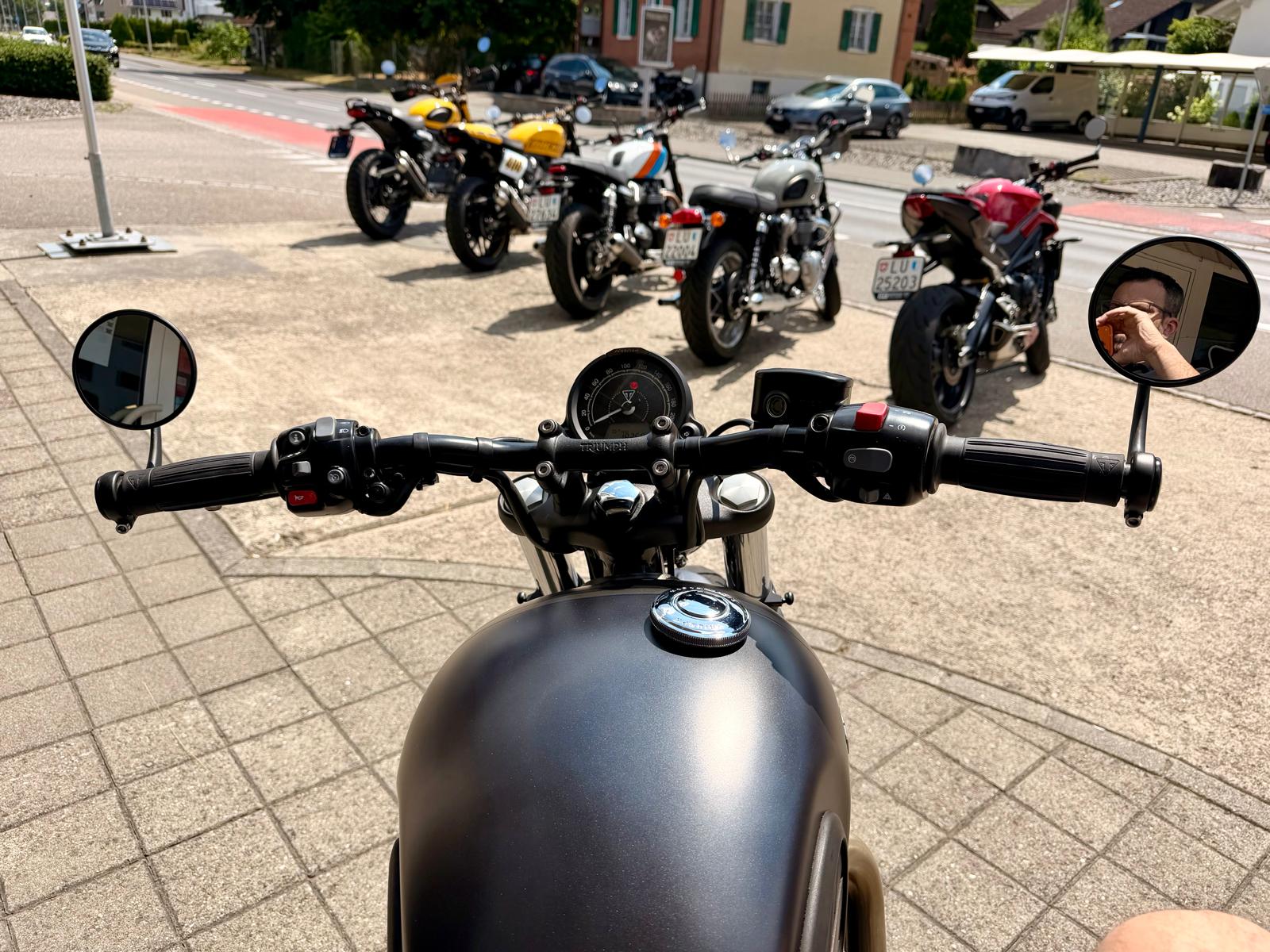 TRIUMPH Bonneville 1200 Bobber-image-7