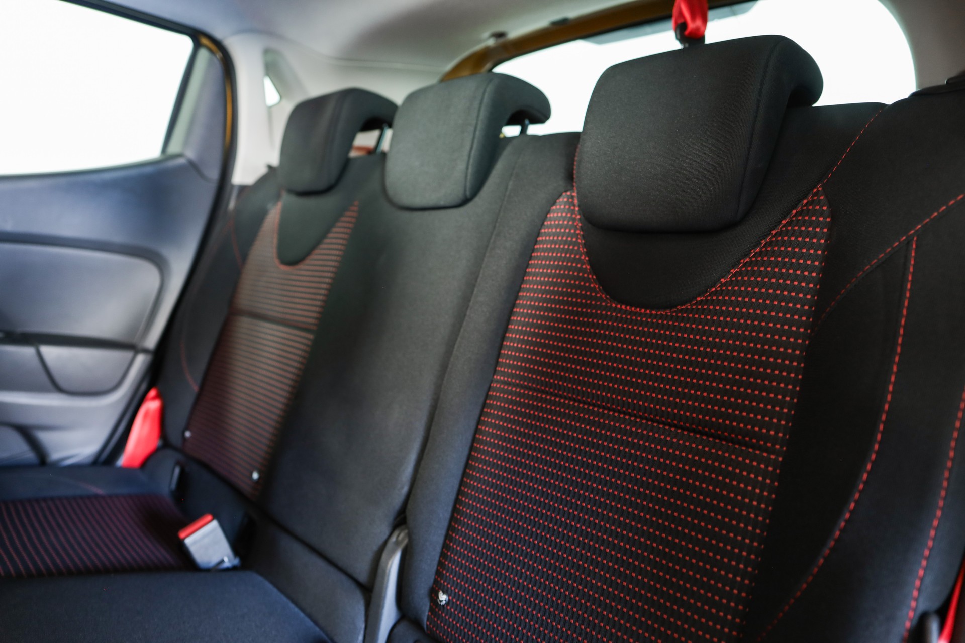 RENAULT Clio 1.6 T RS 200 EDC-image-18