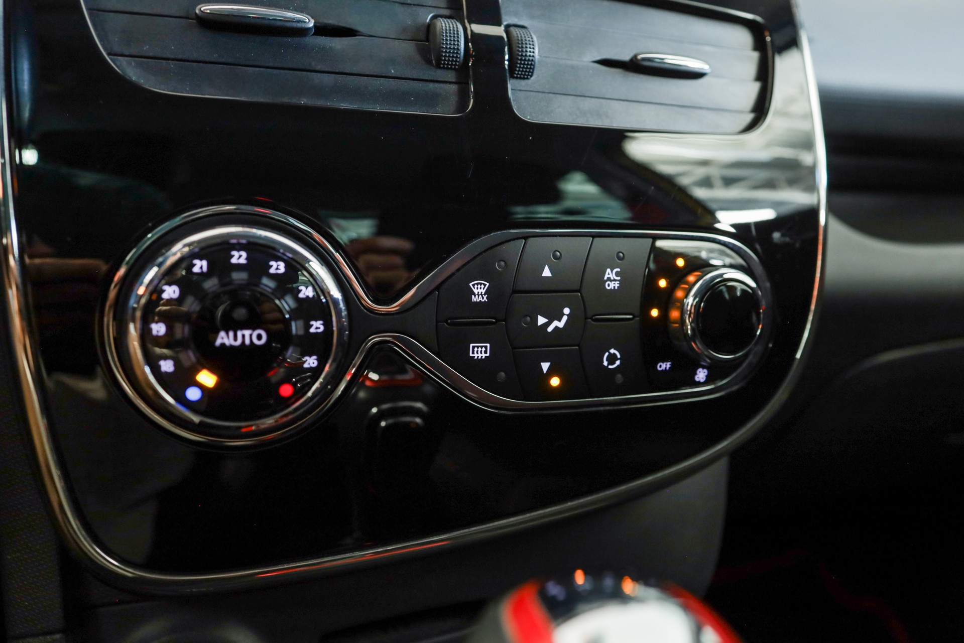 RENAULT Clio 1.6 T RS 200 EDC-image-15