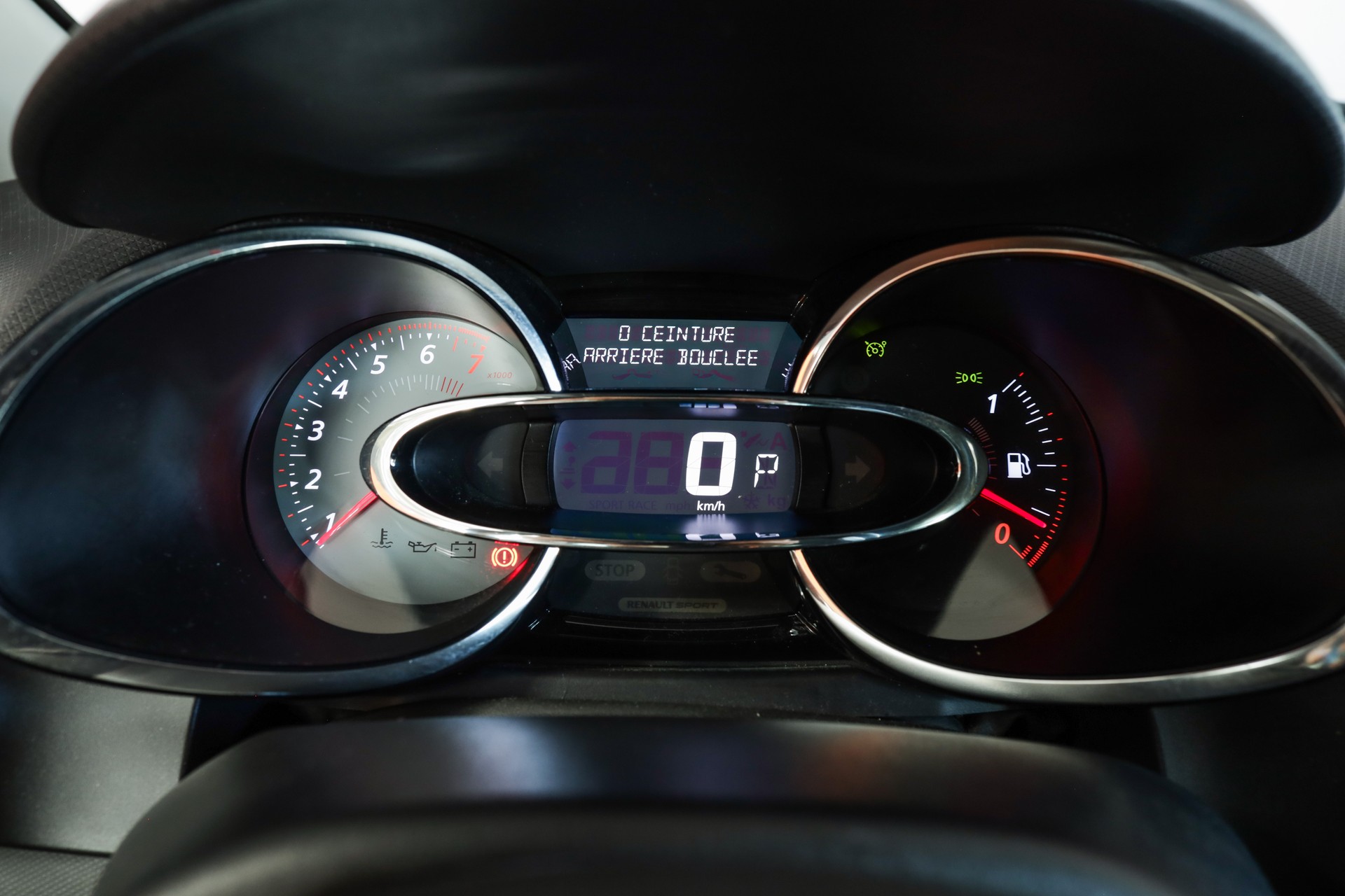 RENAULT Clio 1.6 T RS 200 EDC-image-13
