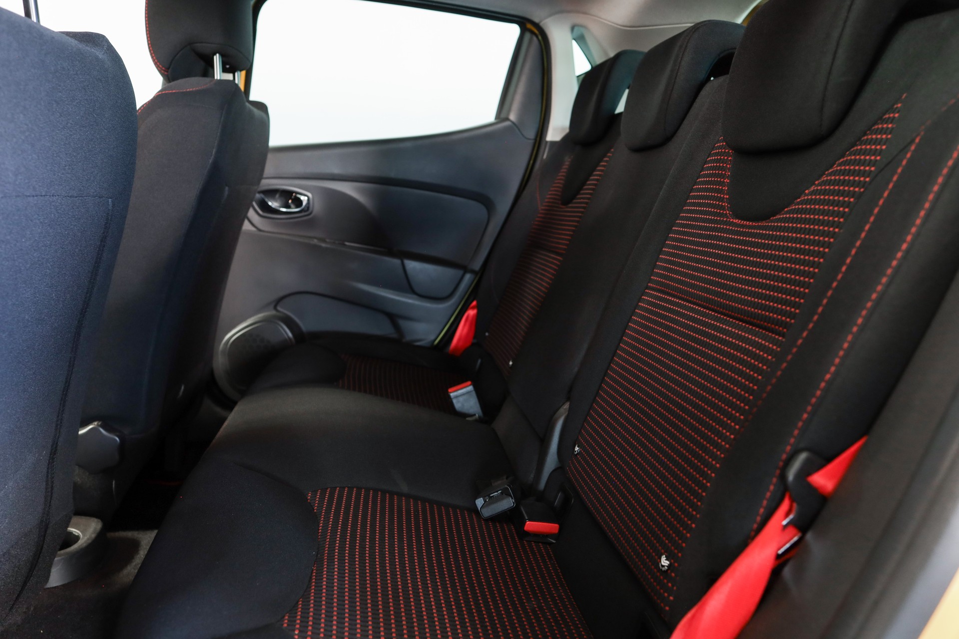 RENAULT Clio 1.6 T RS 200 EDC-image-19