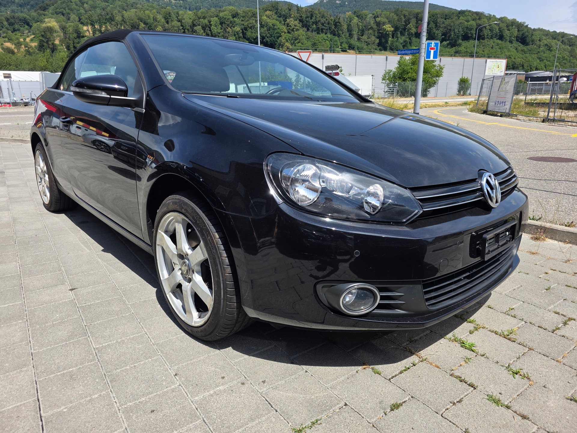 VW Golf Cabrio 1.2 TSI BlueMotion Technology-image-0
